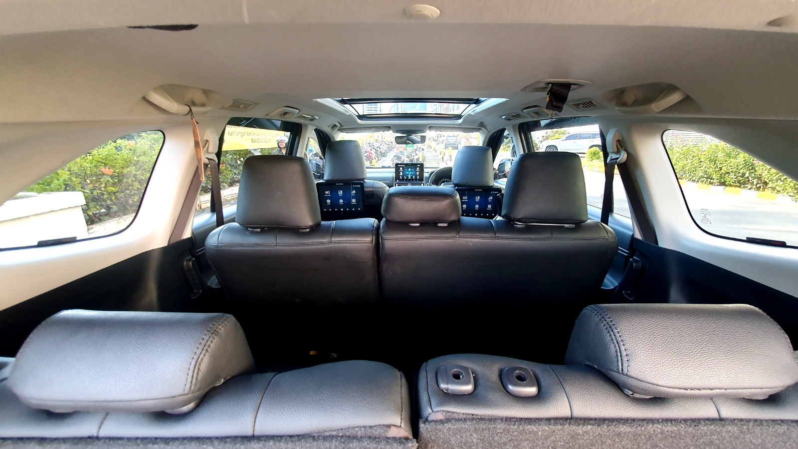 2023 Toyota Kijang Innova Zenix Hybrid EV 2023 Toyota Kijang Innova Zenix Hybrid EV