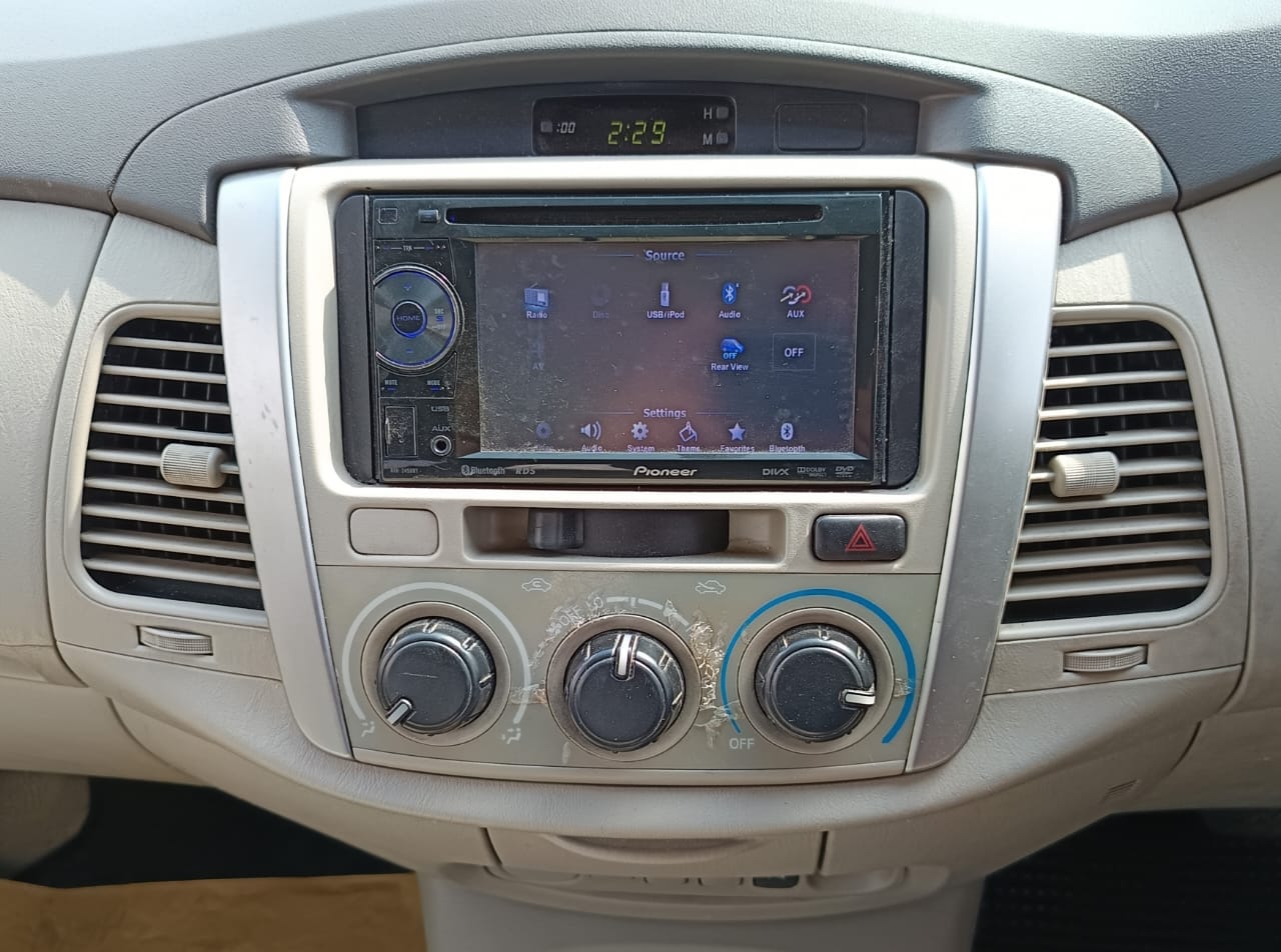 2011 Toyota Innova 2011 Toyota Innova