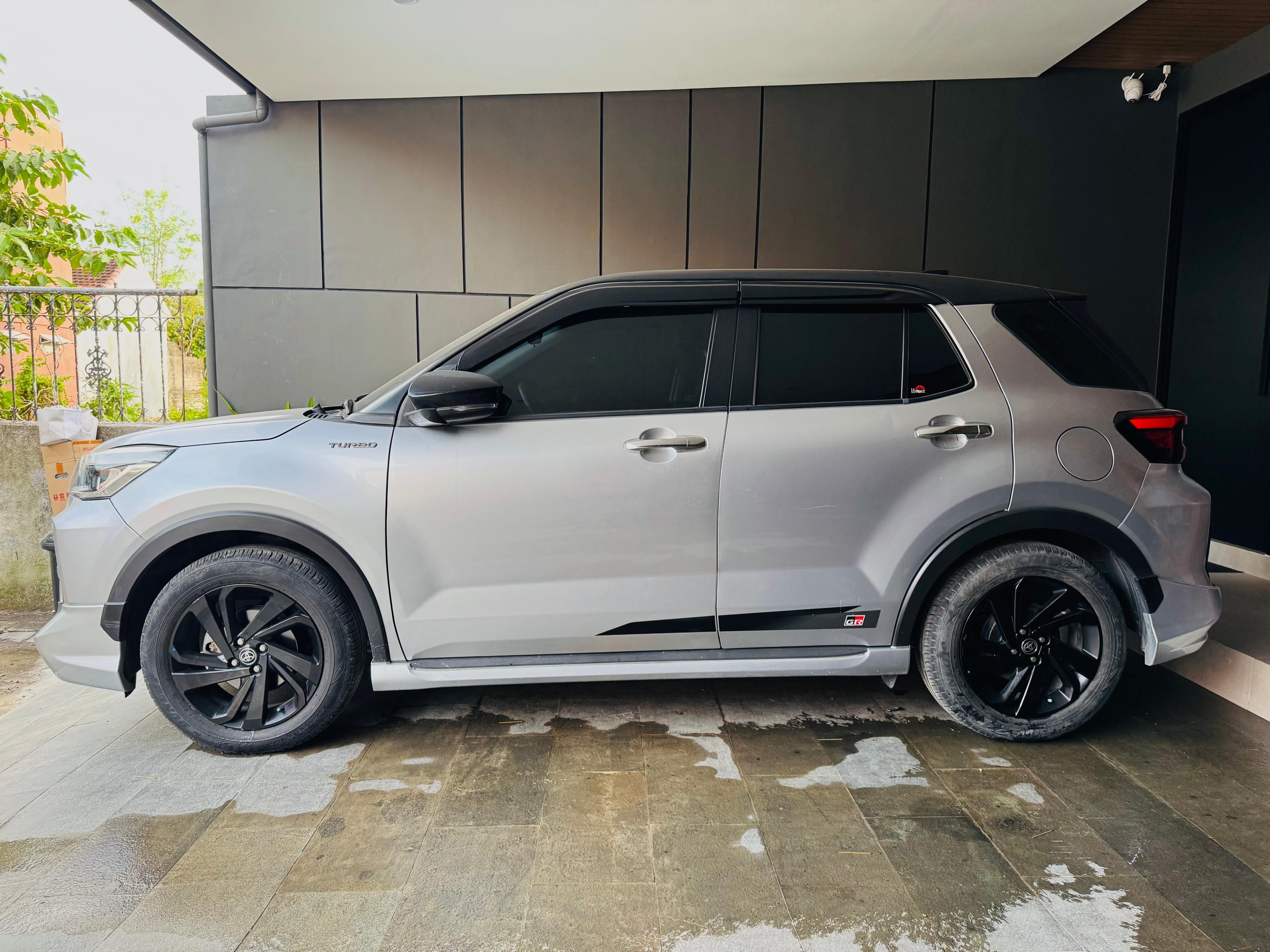 2022 Toyota Raize 1.0T GR CVT TWO TONE 2022 Toyota Raize 1.0T GR CVT TWO TONE