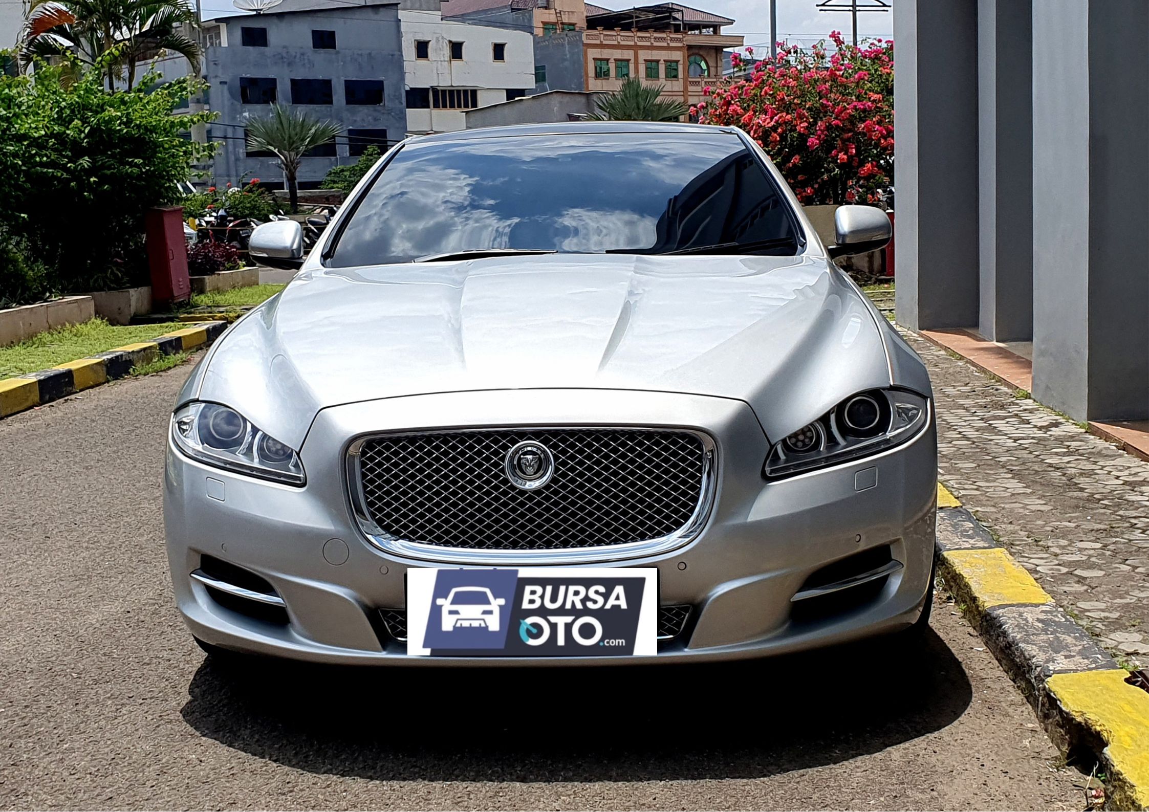 2013 Jaguar XJL Bekas 2013 Jaguar XJL Bekas