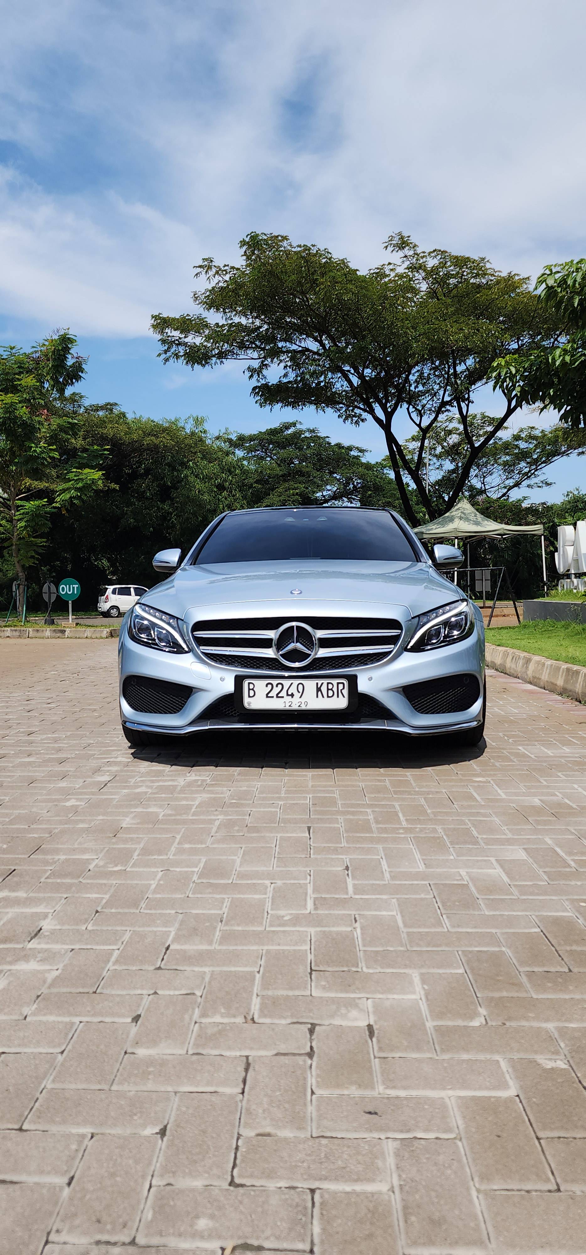 Second Hand 2015 Mercedes Benz C-Class Sedan C 250 AMG Second Hand 2015 Mercedes Benz C-Class Sedan C 250 AMG