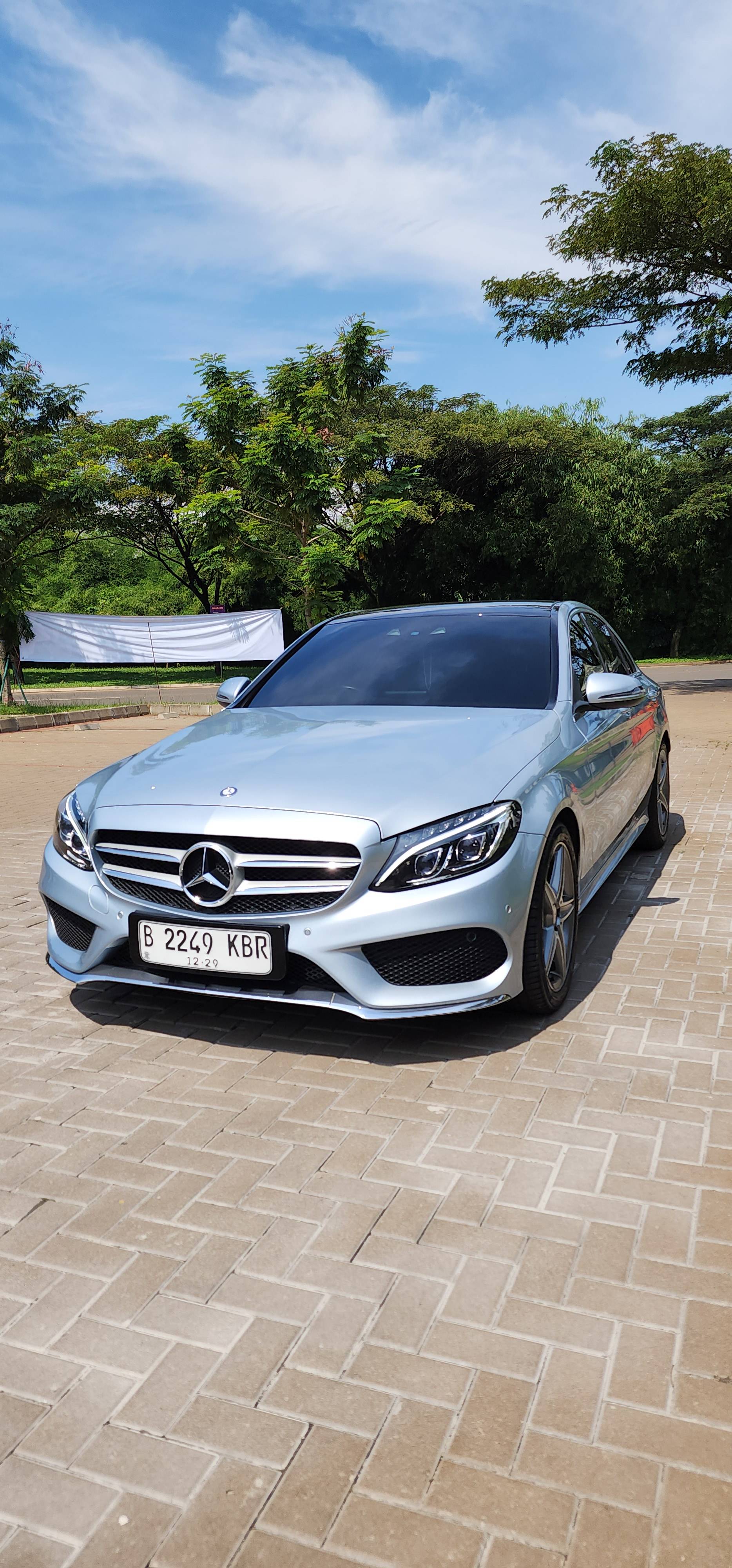 2015 Mercedes Benz C-Class Sedan C 250 AMG 2015 Mercedes Benz C-Class Sedan C 250 AMG