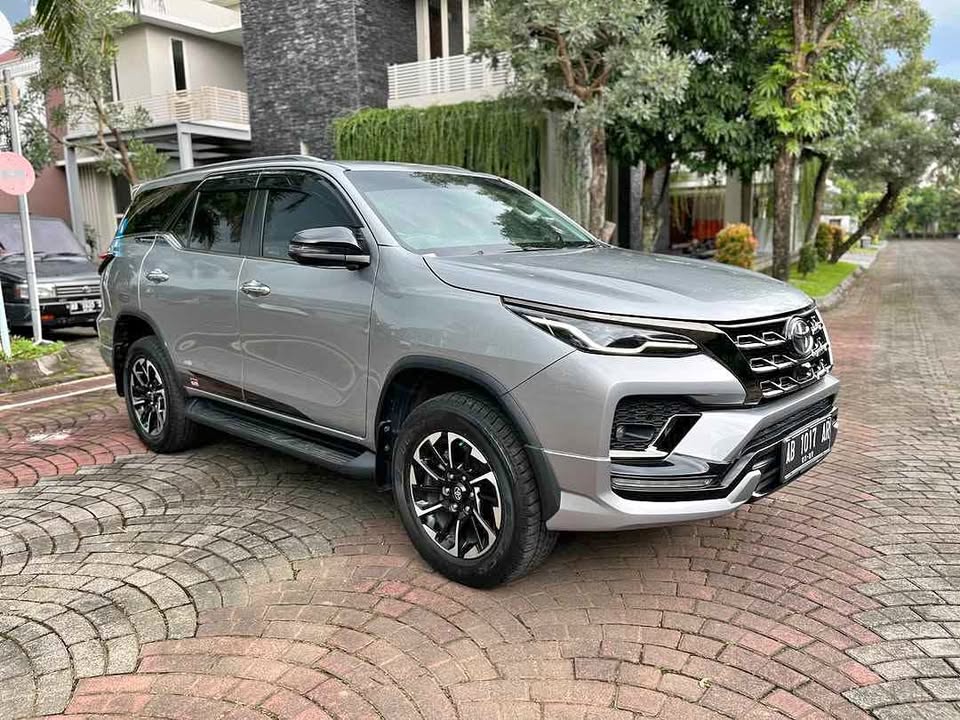 2022 Toyota Fortuner 2.8 GR Sport 4x4 AT 2022 Toyota Fortuner 2.8 GR Sport 4x4 AT
