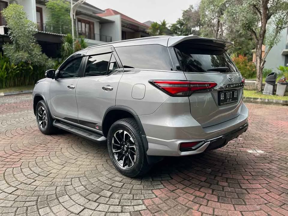2022 Toyota Fortuner 2.8 GR Sport 4x4 AT 2022 Toyota Fortuner 2.8 GR Sport 4x4 AT