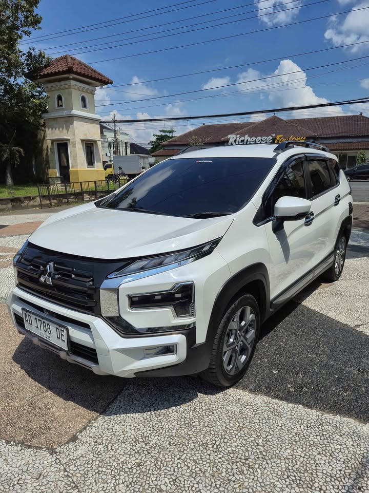 Second Hand 2023 Mitsubishi Xpander Cross  Premium Package CVT Second Hand 2023 Mitsubishi Xpander Cross  Premium Package CVT