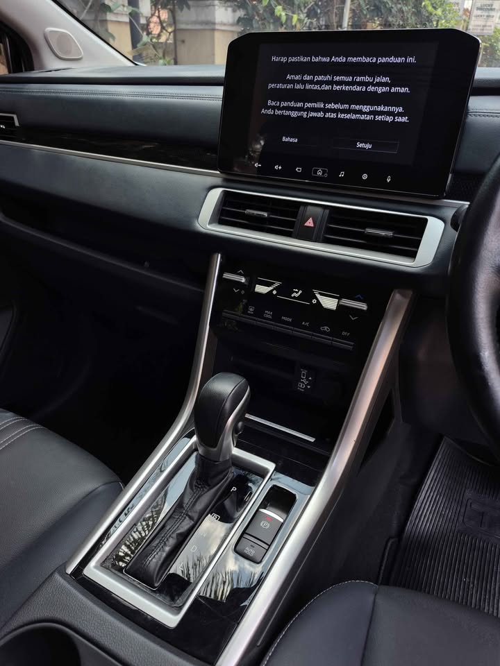 2023 Mitsubishi Xpander Cross  Premium Package CVT 2023 Mitsubishi Xpander Cross  Premium Package CVT