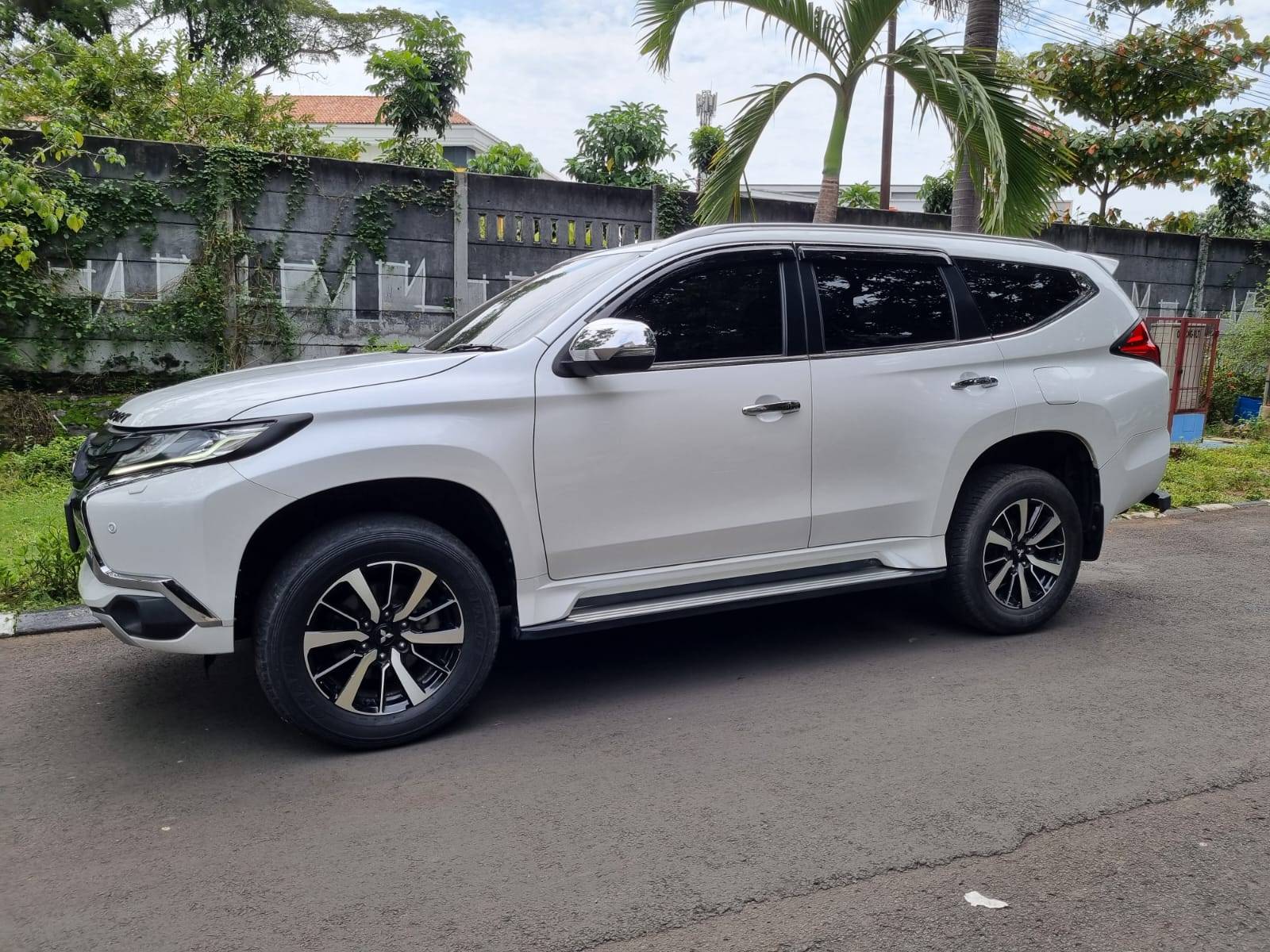 2019 Mitsubishi Pajero Sport Dakar Ultimate AT 4x2 2019 Mitsubishi Pajero Sport Dakar Ultimate AT 4x2