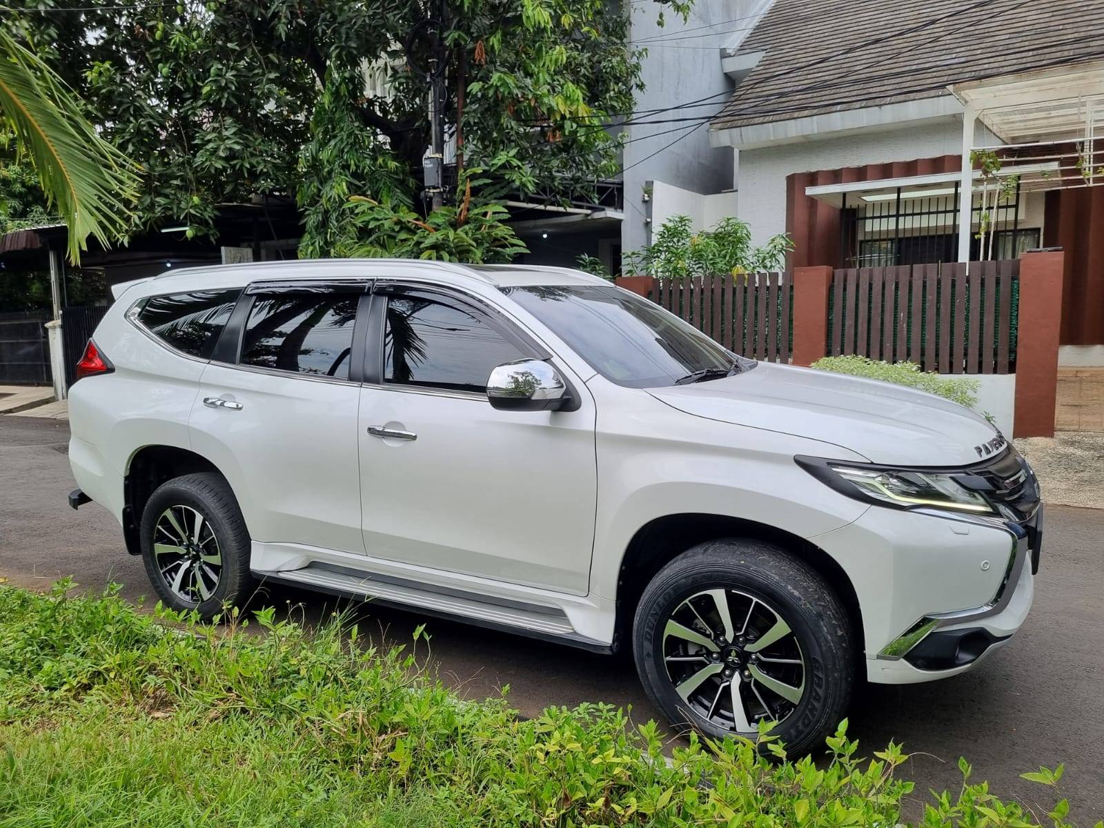 2019 Mitsubishi Pajero Sport Dakar Ultimate AT 4x2 2019 Mitsubishi Pajero Sport Dakar Ultimate AT 4x2