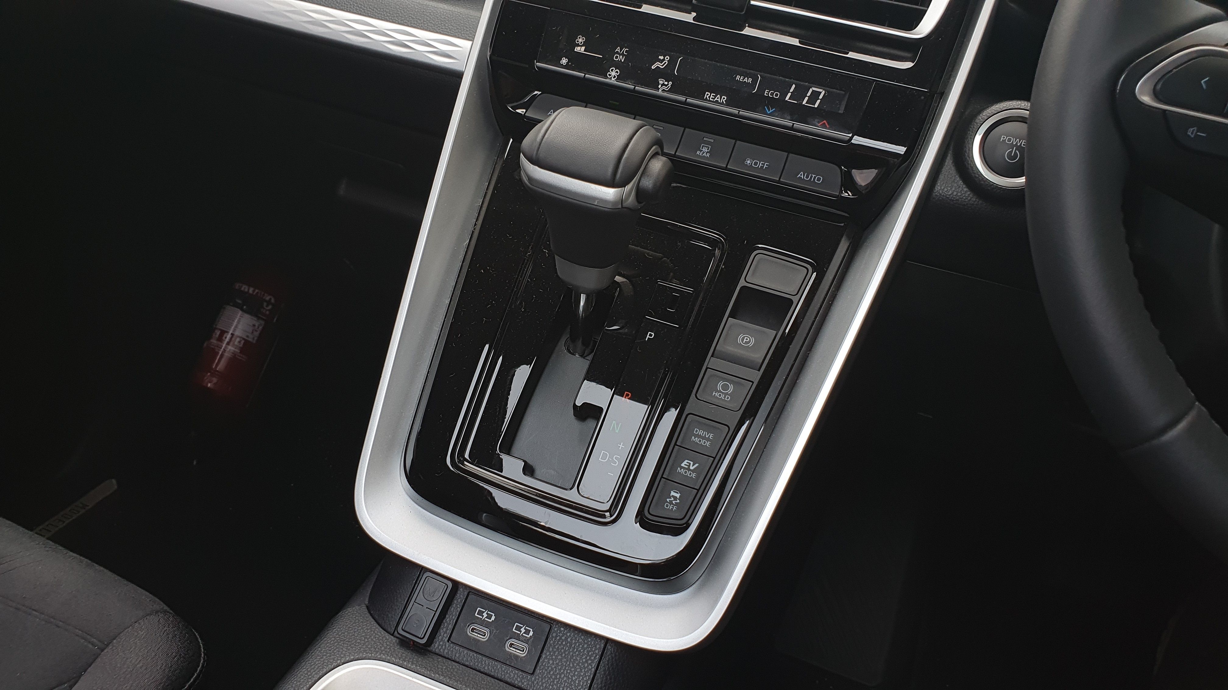 2024 Toyota Kijang Innova Zenix Hybrid EV 2024 Toyota Kijang Innova Zenix Hybrid EV