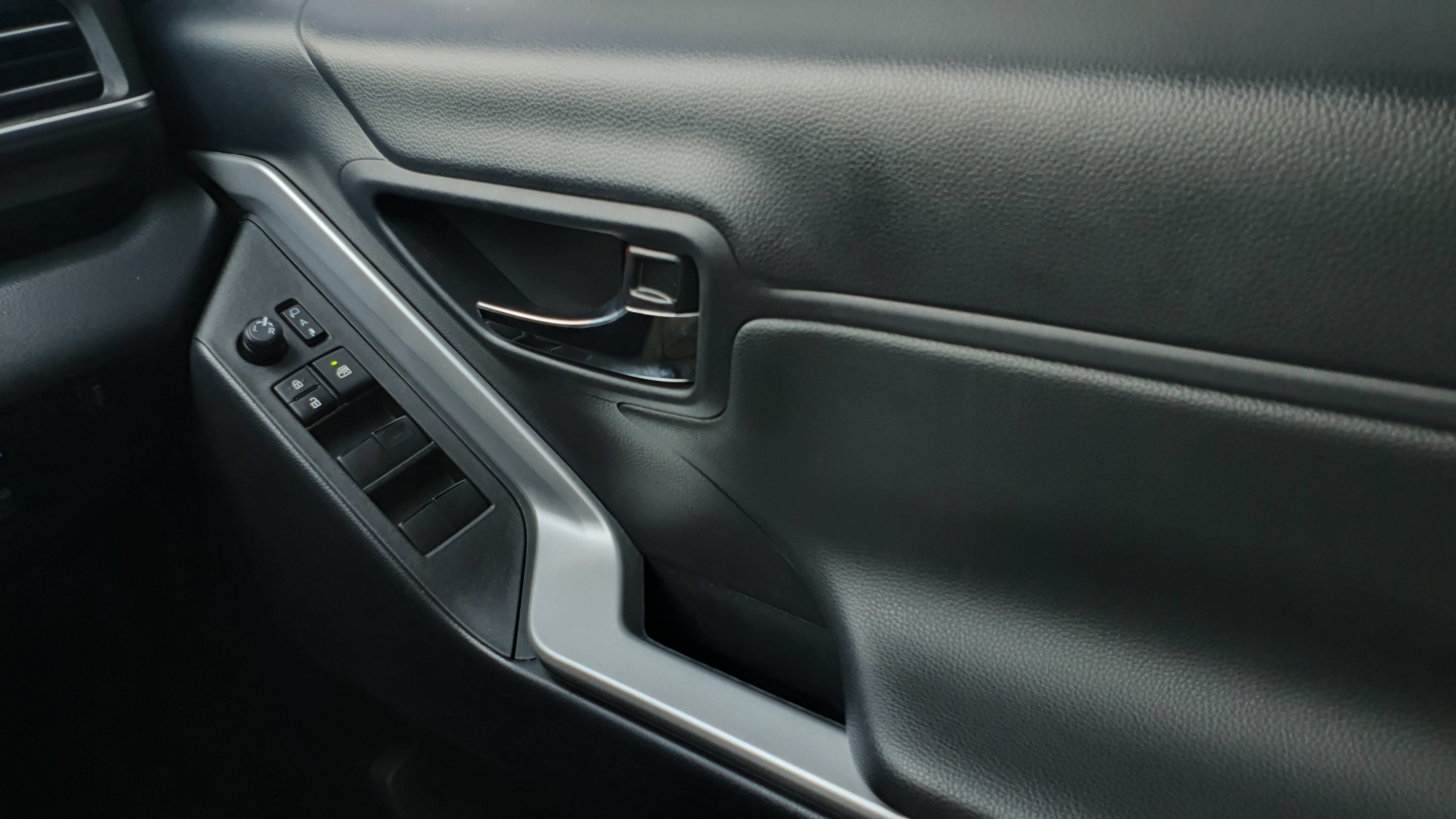 2024 Toyota Kijang Innova Zenix Hybrid EV 2024 Toyota Kijang Innova Zenix Hybrid EV