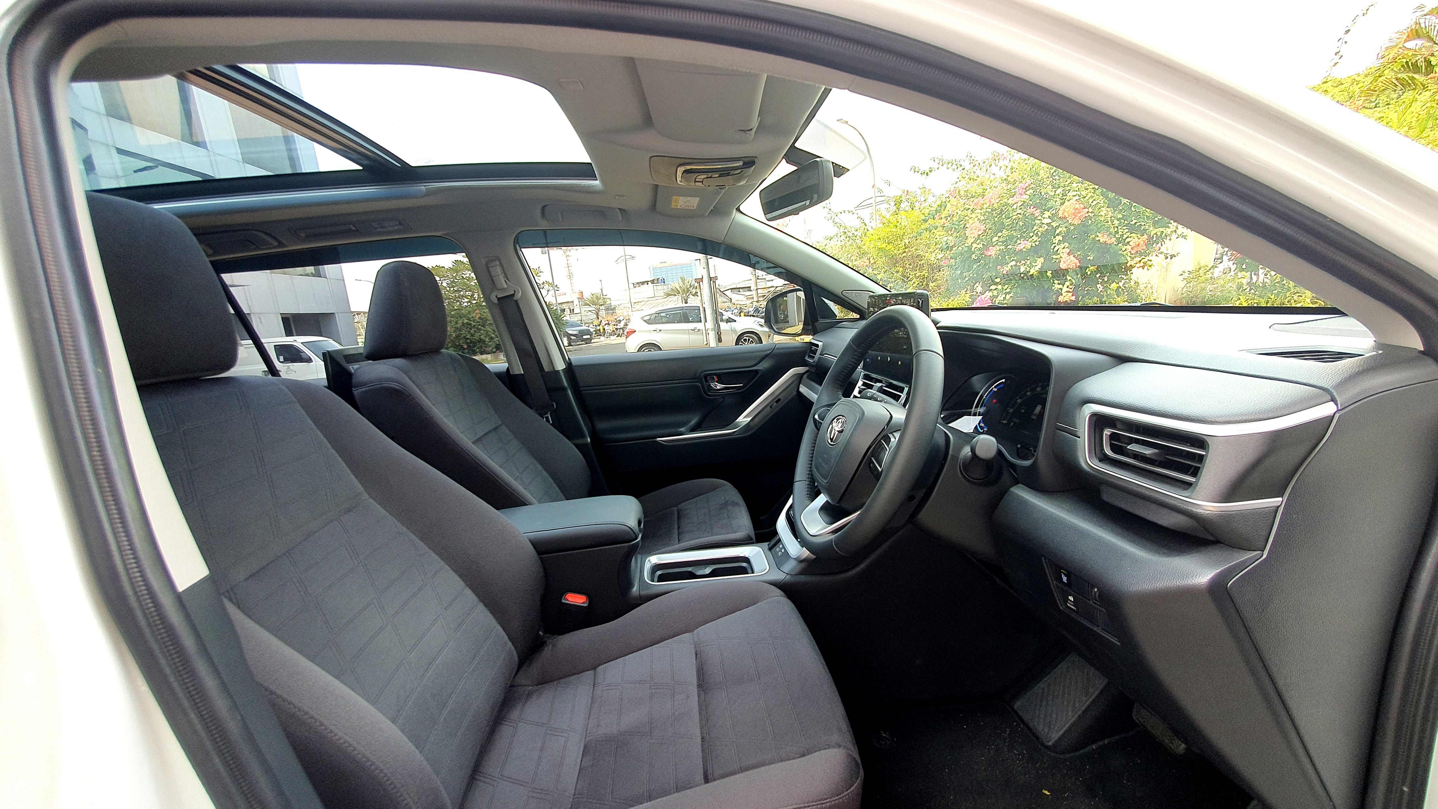 2024 Toyota Kijang Innova Zenix Hybrid EV 2024 Toyota Kijang Innova Zenix Hybrid EV