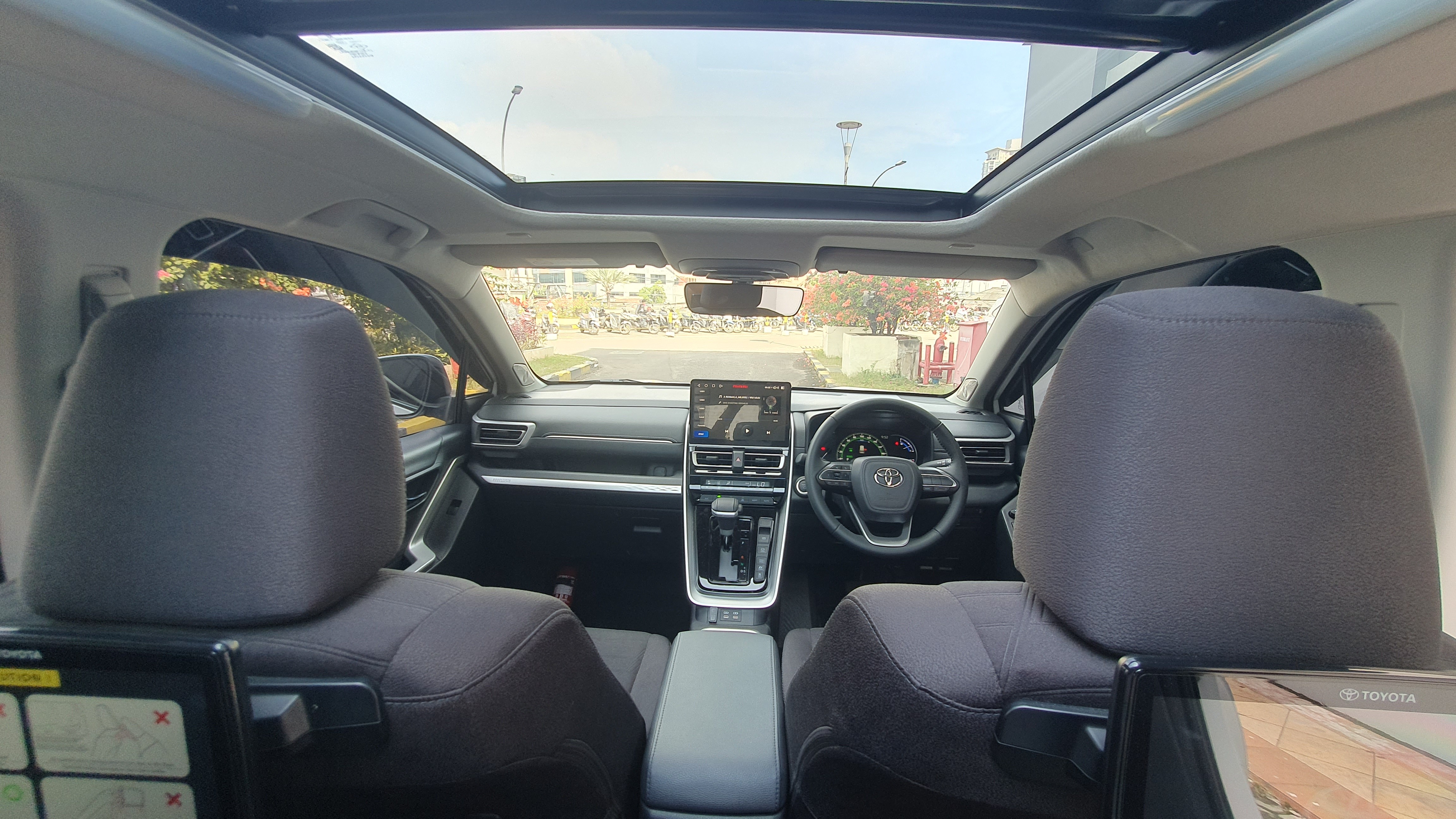 2024 Toyota Kijang Innova Zenix Hybrid EV 2024 Toyota Kijang Innova Zenix Hybrid EV