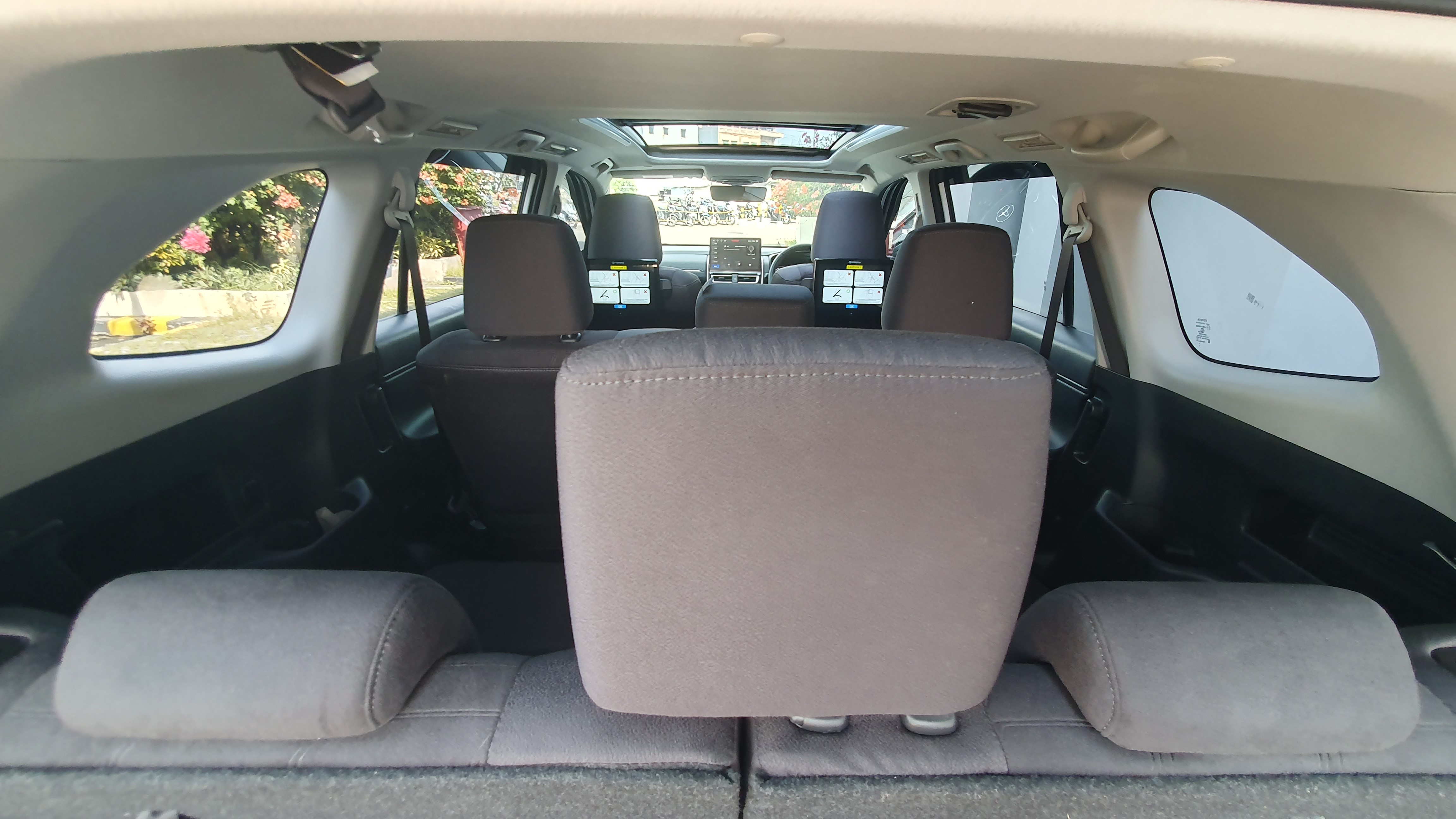 2024 Toyota Kijang Innova Zenix Hybrid EV 2024 Toyota Kijang Innova Zenix Hybrid EV