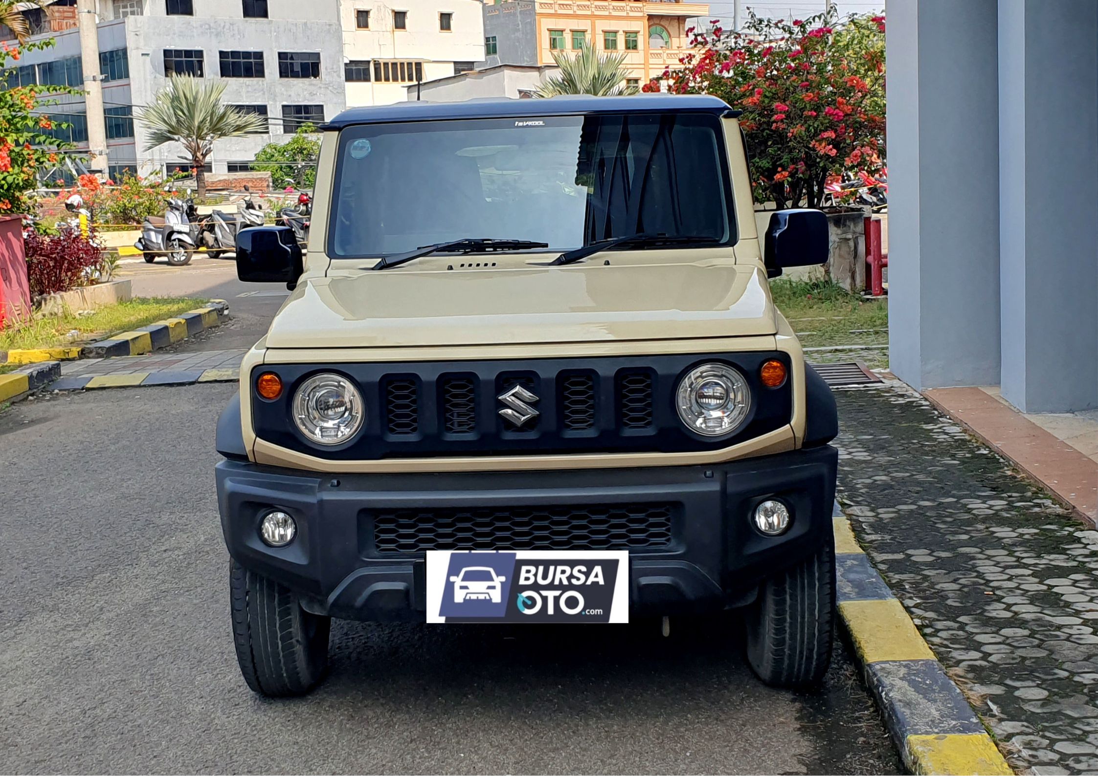 Second Hand 2020 Suzuki Jimny Two Tone AT Second Hand 2020 Suzuki Jimny Two Tone AT
