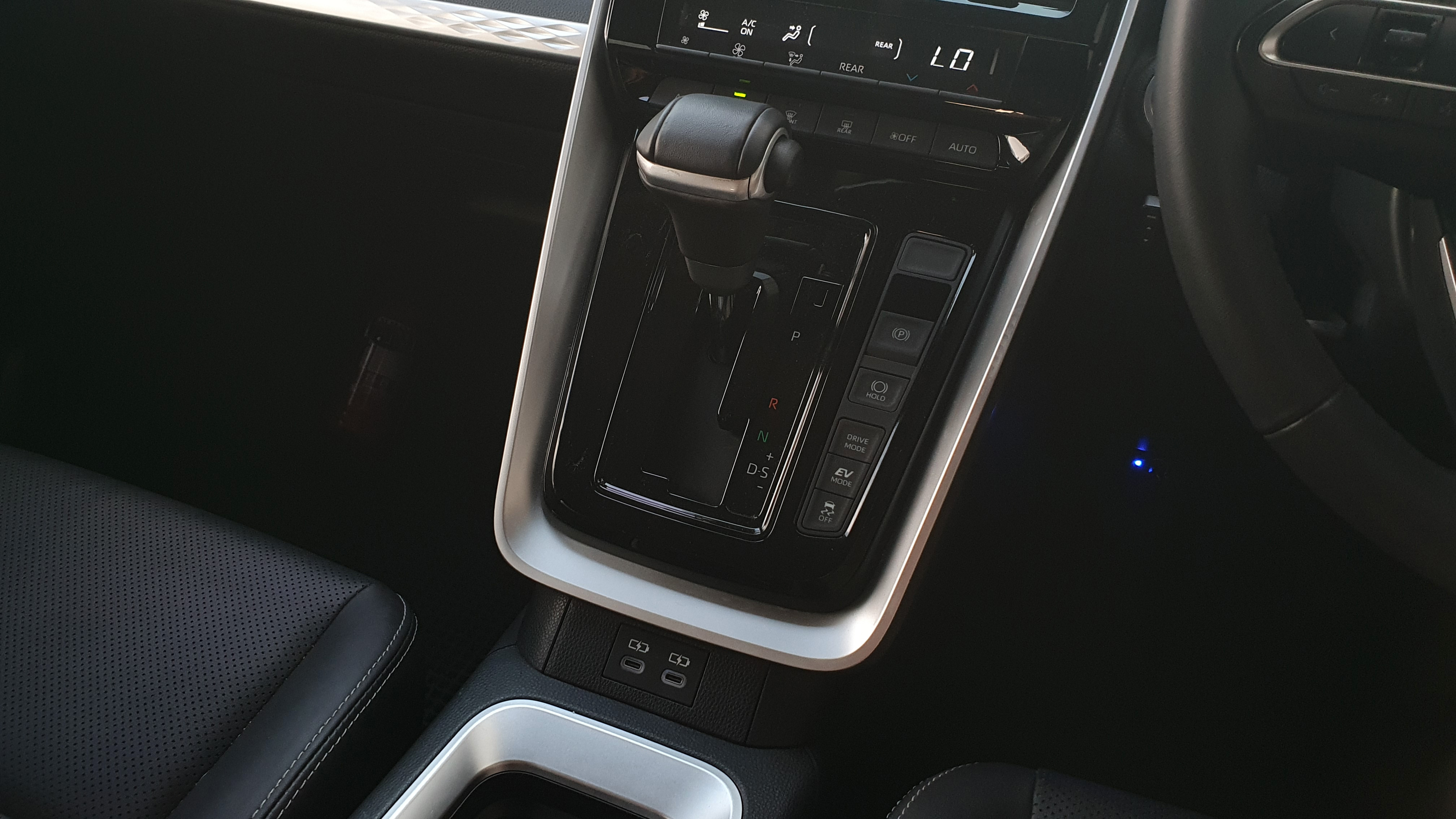 2023 Toyota Kijang Innova Zenix Hybrid EV 2023 Toyota Kijang Innova Zenix Hybrid EV