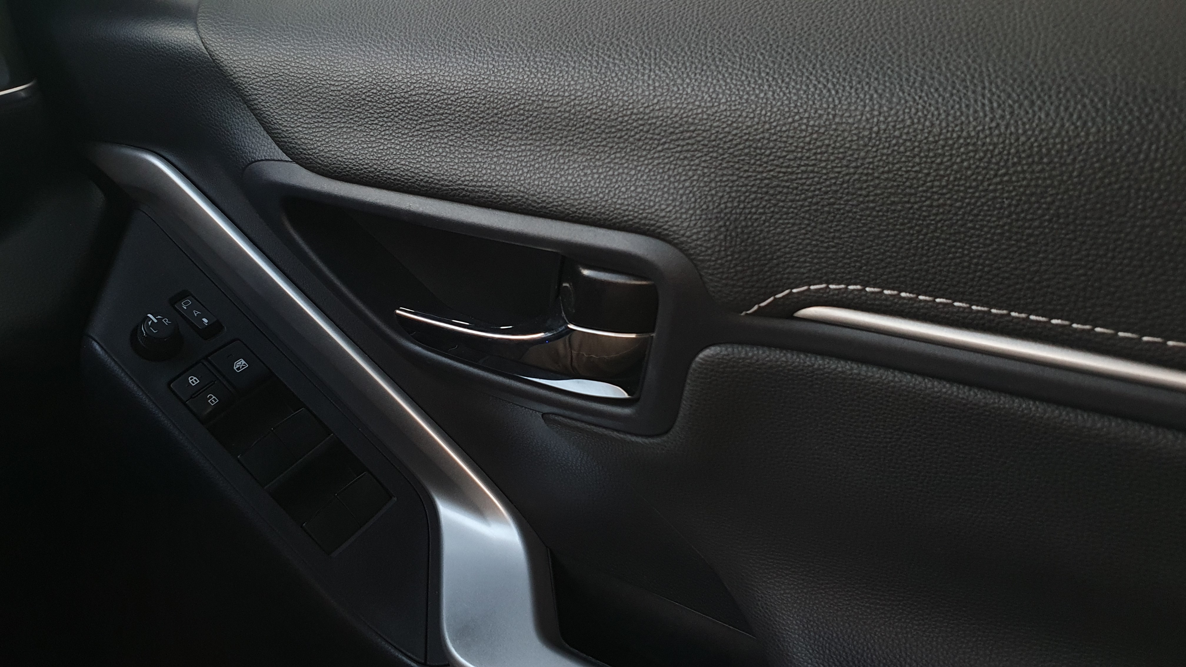 2023 Toyota Kijang Innova Zenix Hybrid EV 2023 Toyota Kijang Innova Zenix Hybrid EV