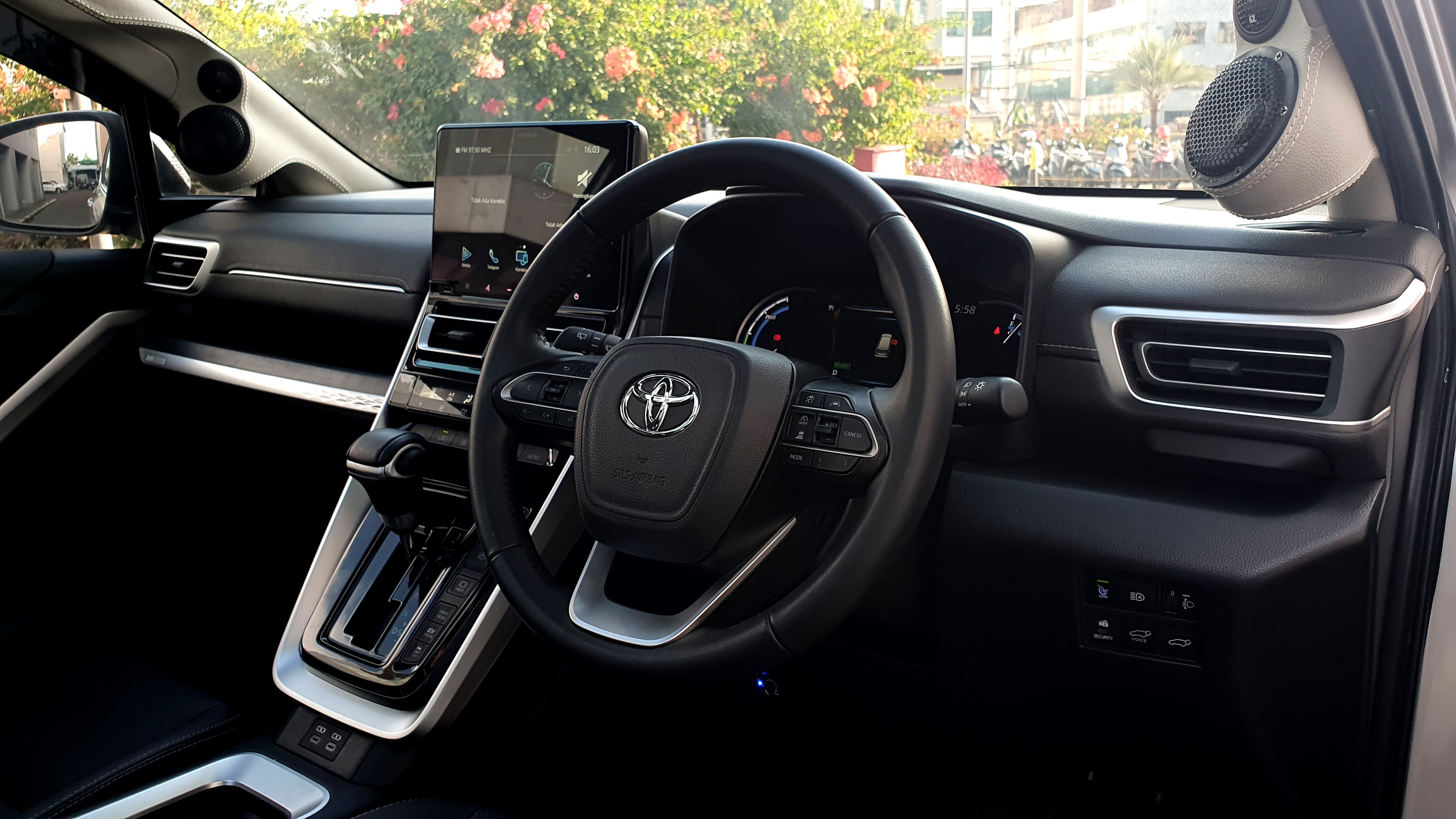 2023 Toyota Kijang Innova Zenix Hybrid EV 2023 Toyota Kijang Innova Zenix Hybrid EV