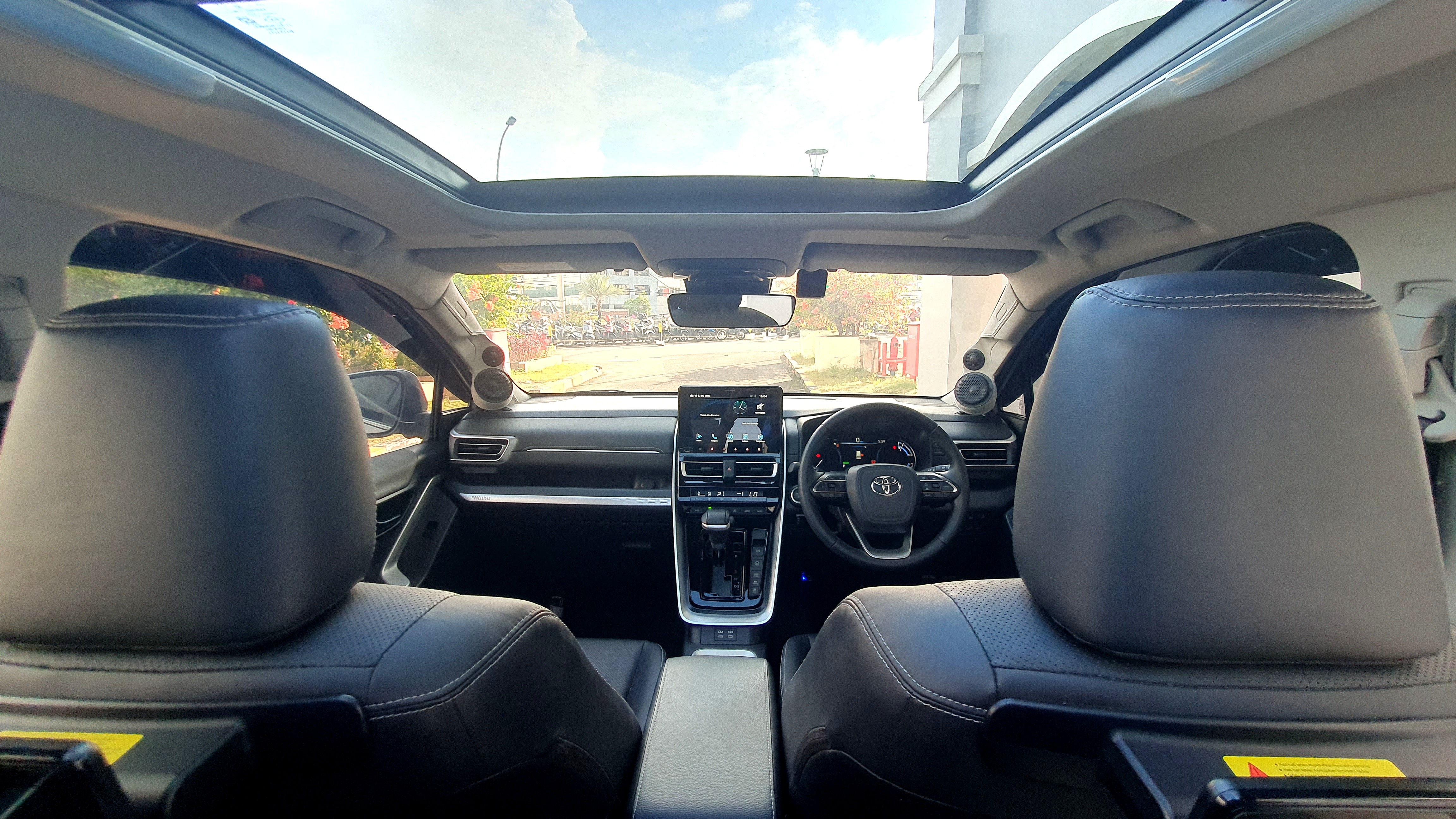 2023 Toyota Kijang Innova Zenix Hybrid EV 2023 Toyota Kijang Innova Zenix Hybrid EV