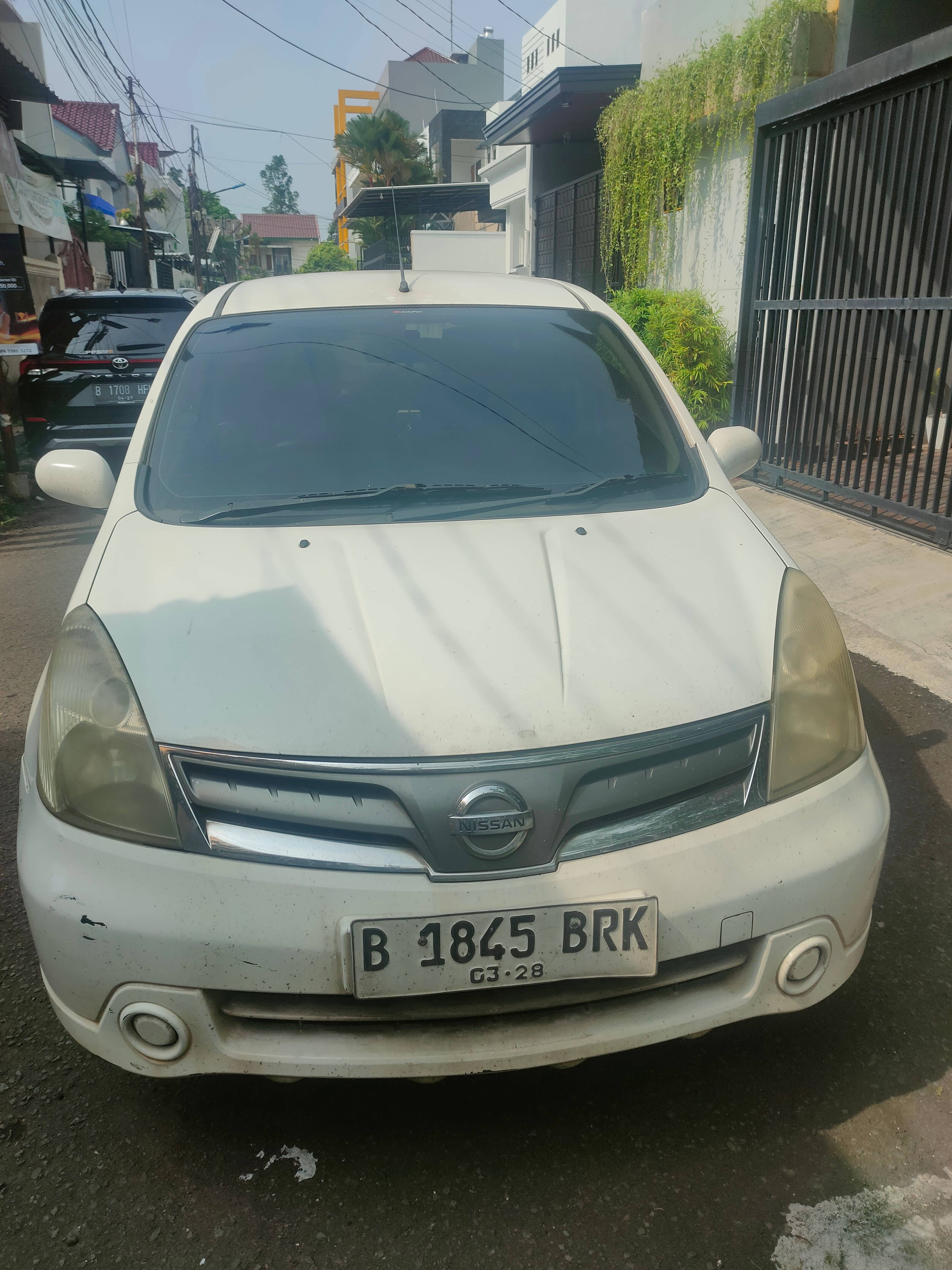 2013 Nissan Grand Livina 1.5 SV MT Bekas 2013 Nissan Grand Livina 1.5 SV MT Bekas