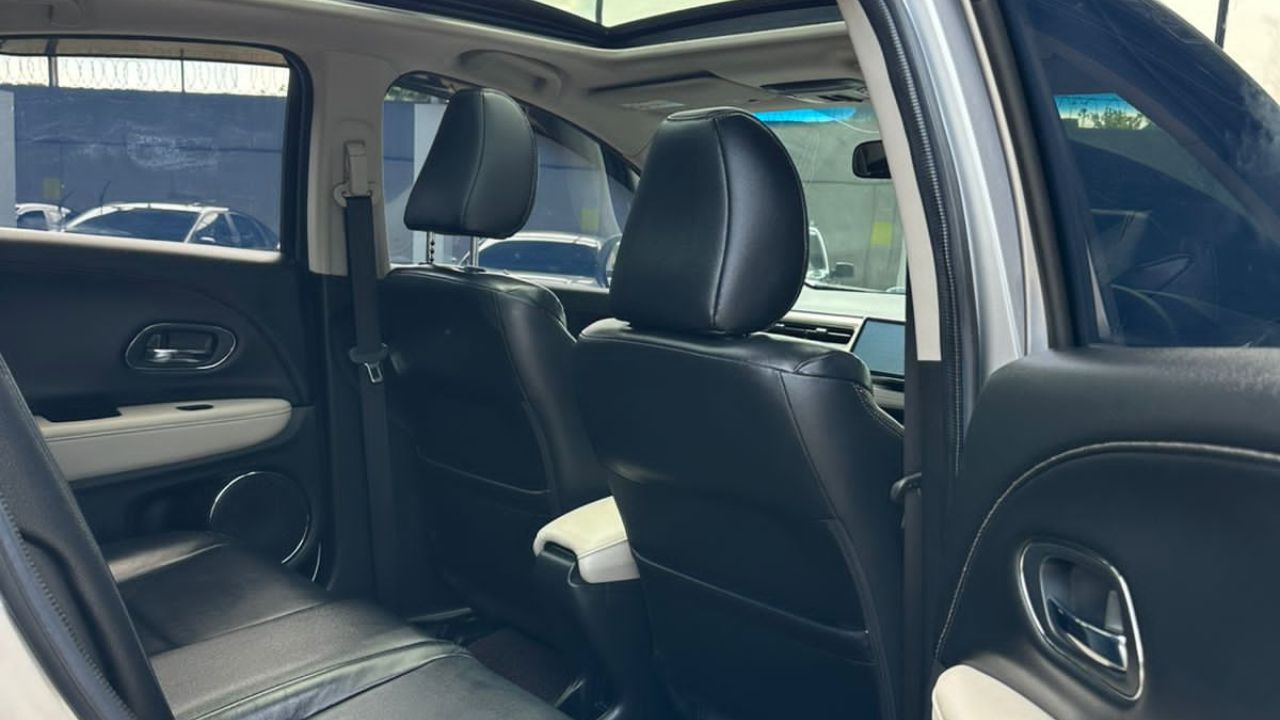 2017 Honda HRV  1.8L PRESTIGE CVT 2017 Honda HRV  1.8L PRESTIGE CVT