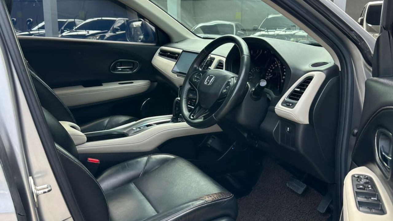 2017 Honda HRV  1.8L PRESTIGE CVT 2017 Honda HRV  1.8L PRESTIGE CVT