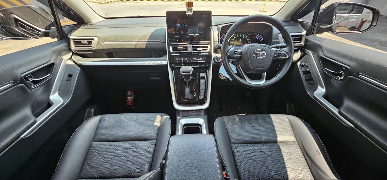 2023 Toyota Kijang Innova Zenix Hybrid EV 2023 Toyota Kijang Innova Zenix Hybrid EV