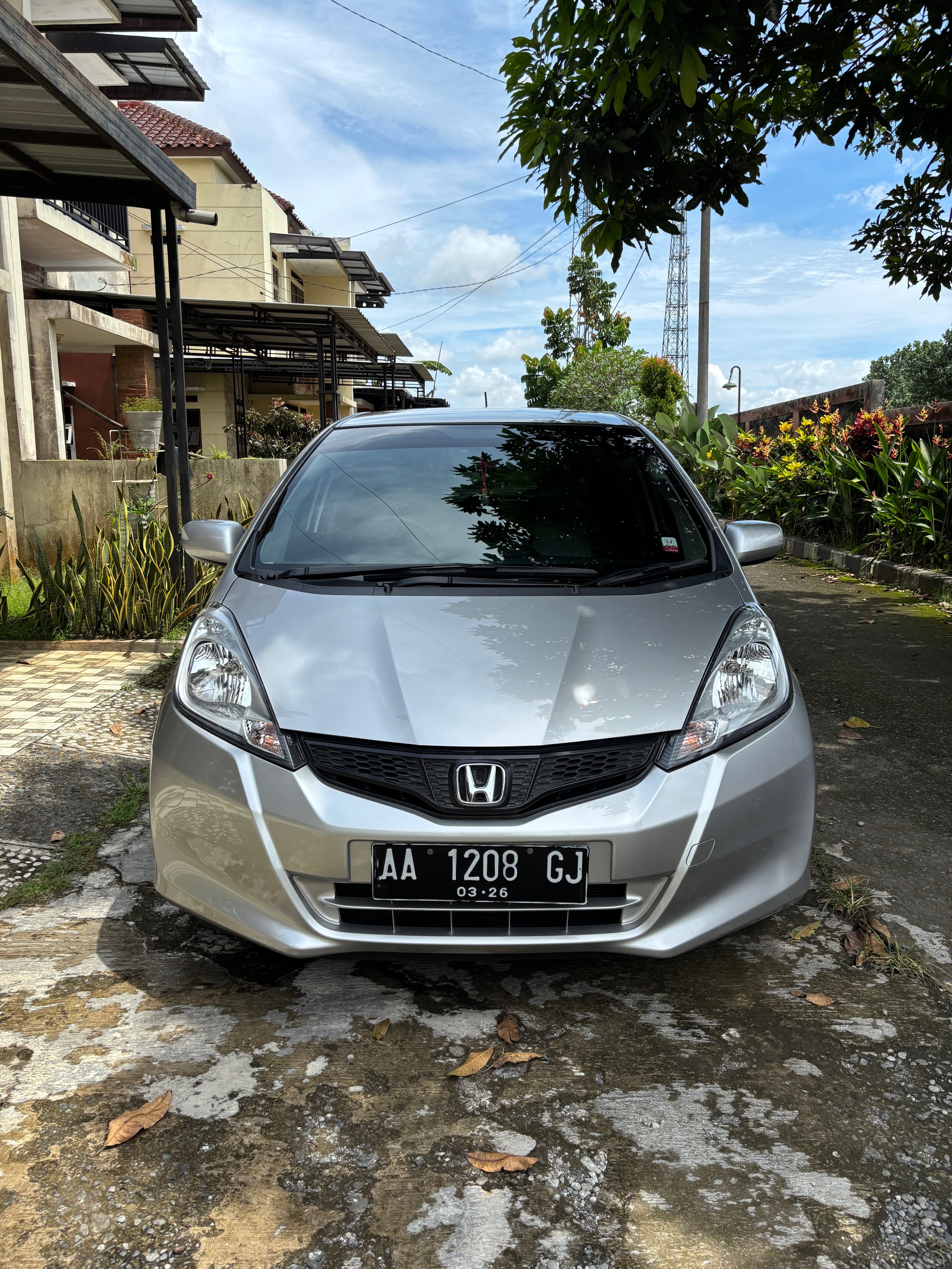 Second Hand 2013 Honda Jazz  1.5L S MT Second Hand 2013 Honda Jazz  1.5L S MT