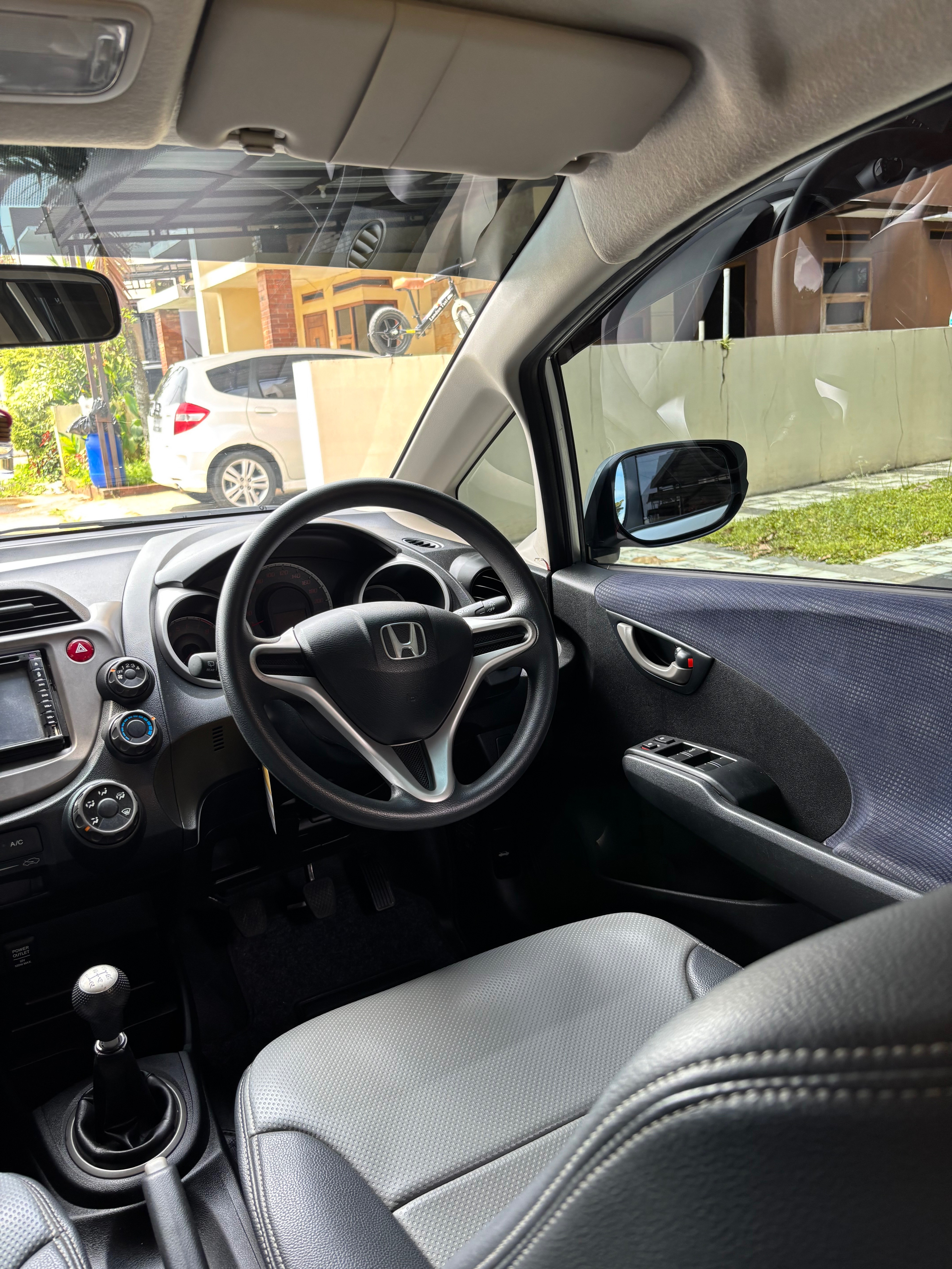 2013 Honda Jazz  1.5L S MT 2013 Honda Jazz  1.5L S MT