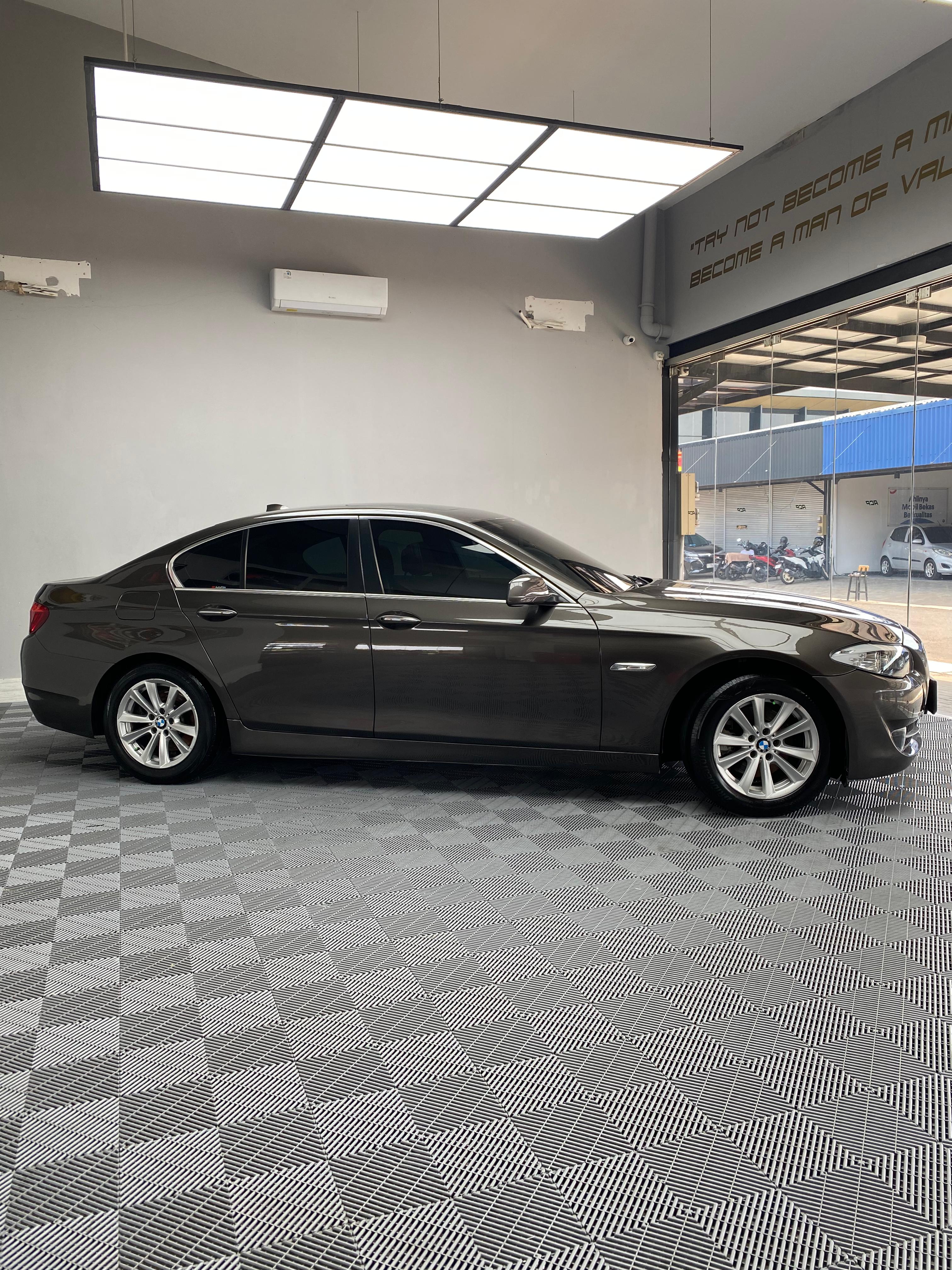 2013 BMW 5 Series Sedan  520I CKD AT 2013 BMW 5 Series Sedan  520I CKD AT