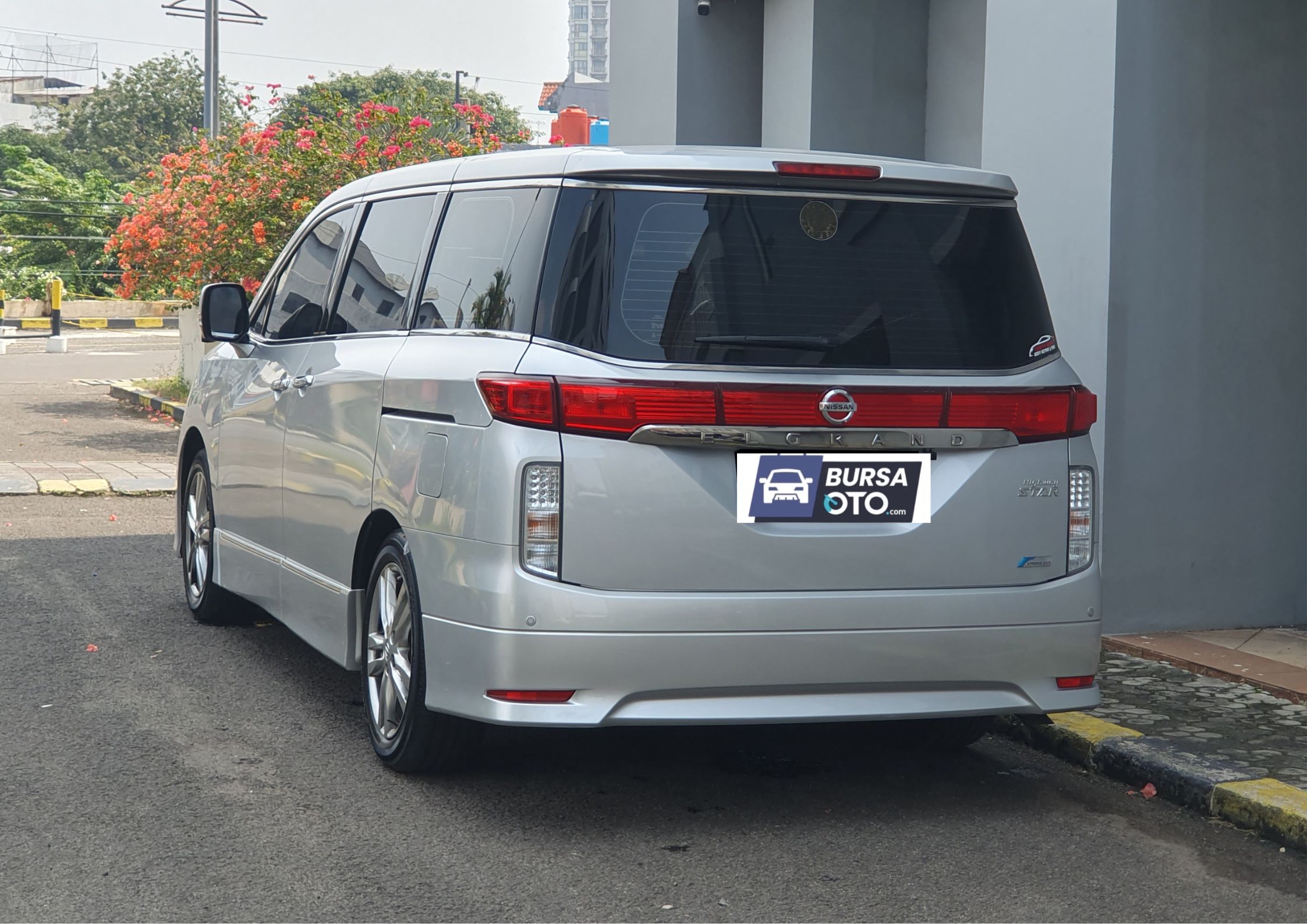 2013 Nissan Elgrand 2013 Nissan Elgrand