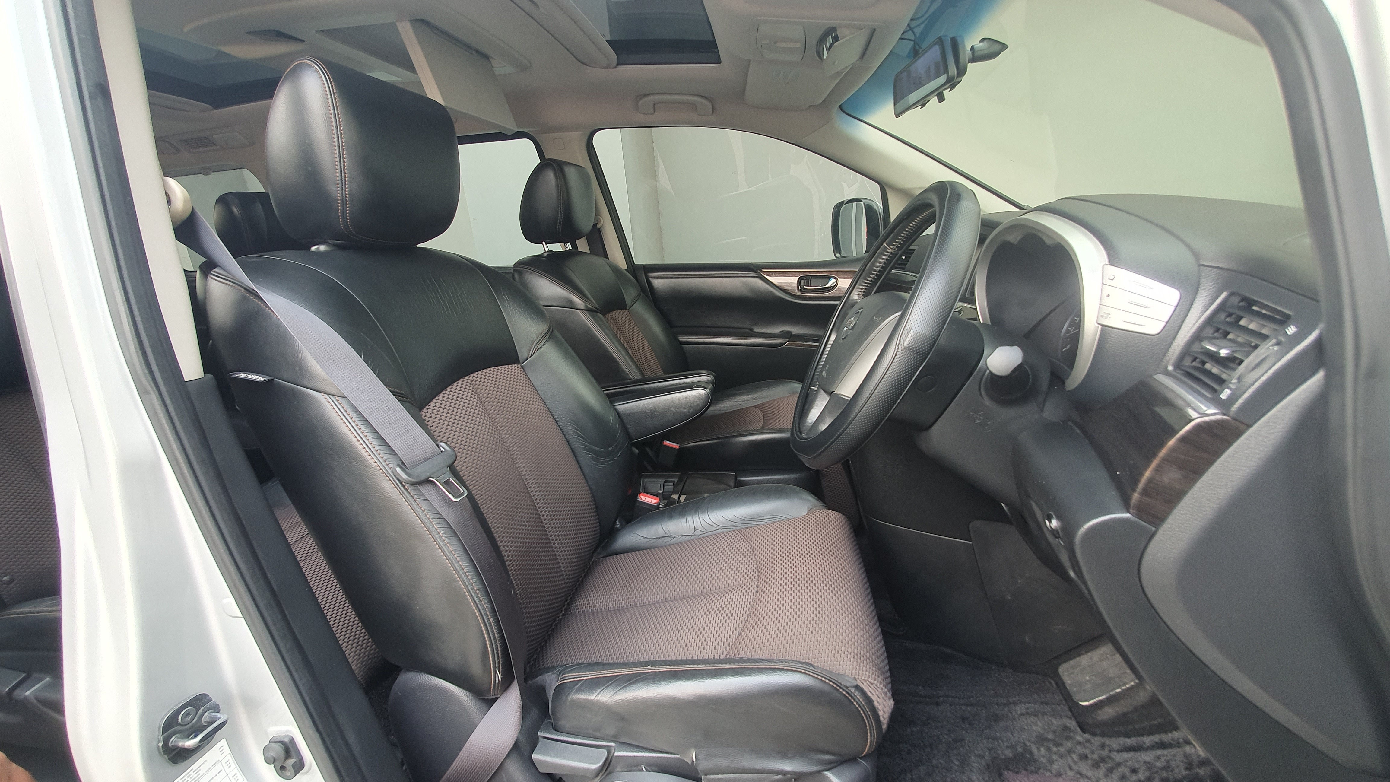 2013 Nissan Elgrand 2013 Nissan Elgrand