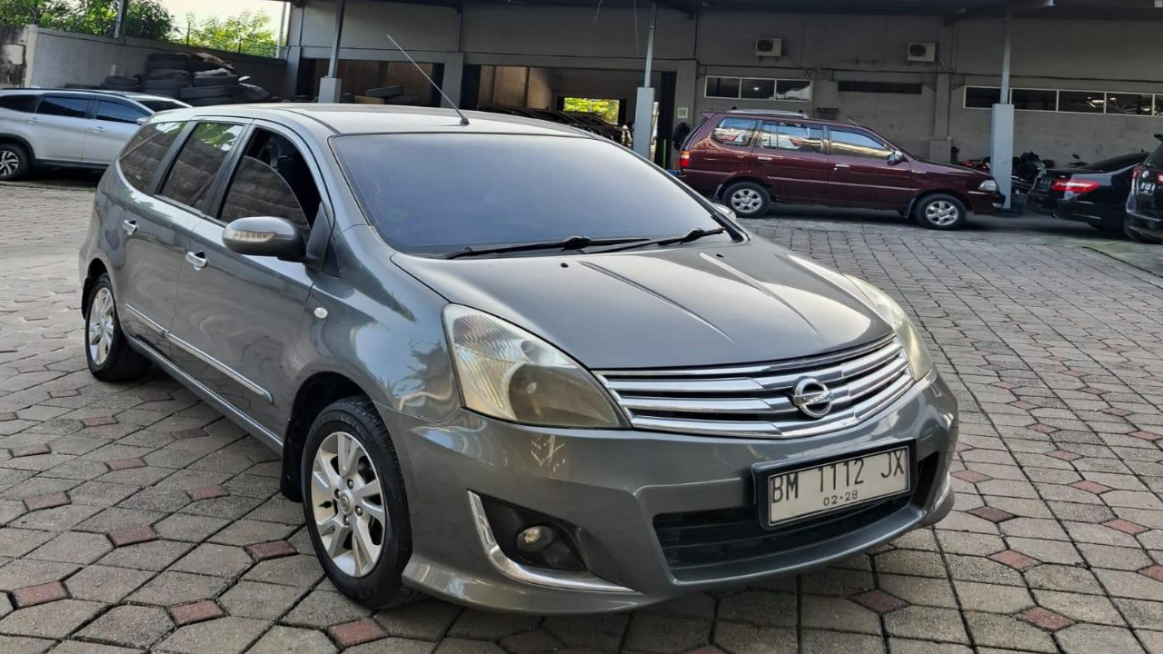 2012 Nissan Grand Livina XV Ultimate 1.5 AT Bekas 2012 Nissan Grand Livina XV Ultimate 1.5 AT Bekas