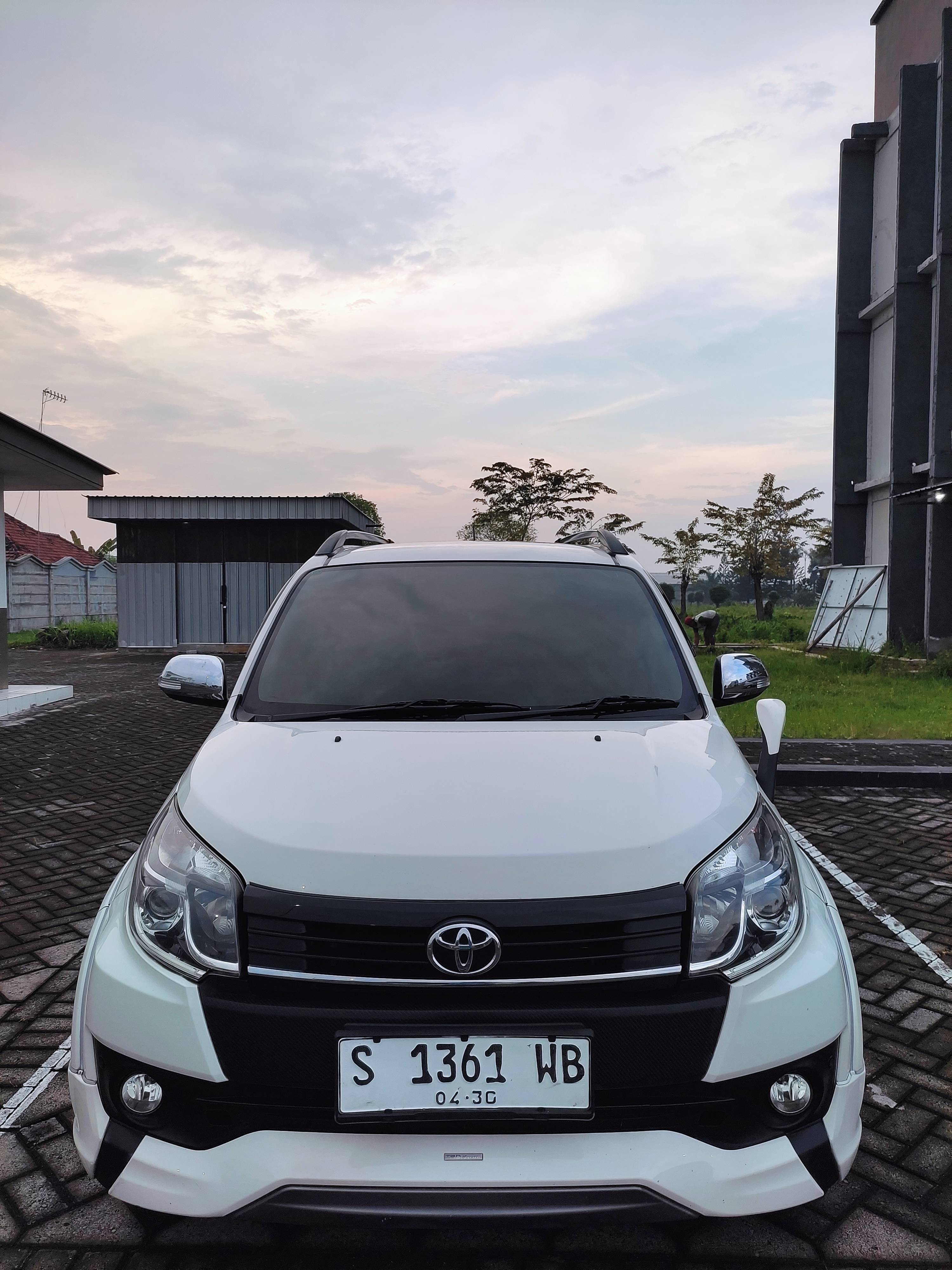 Second Hand 2015 Toyota Rush 1.5L TRD MT Second Hand 2015 Toyota Rush 1.5L TRD MT