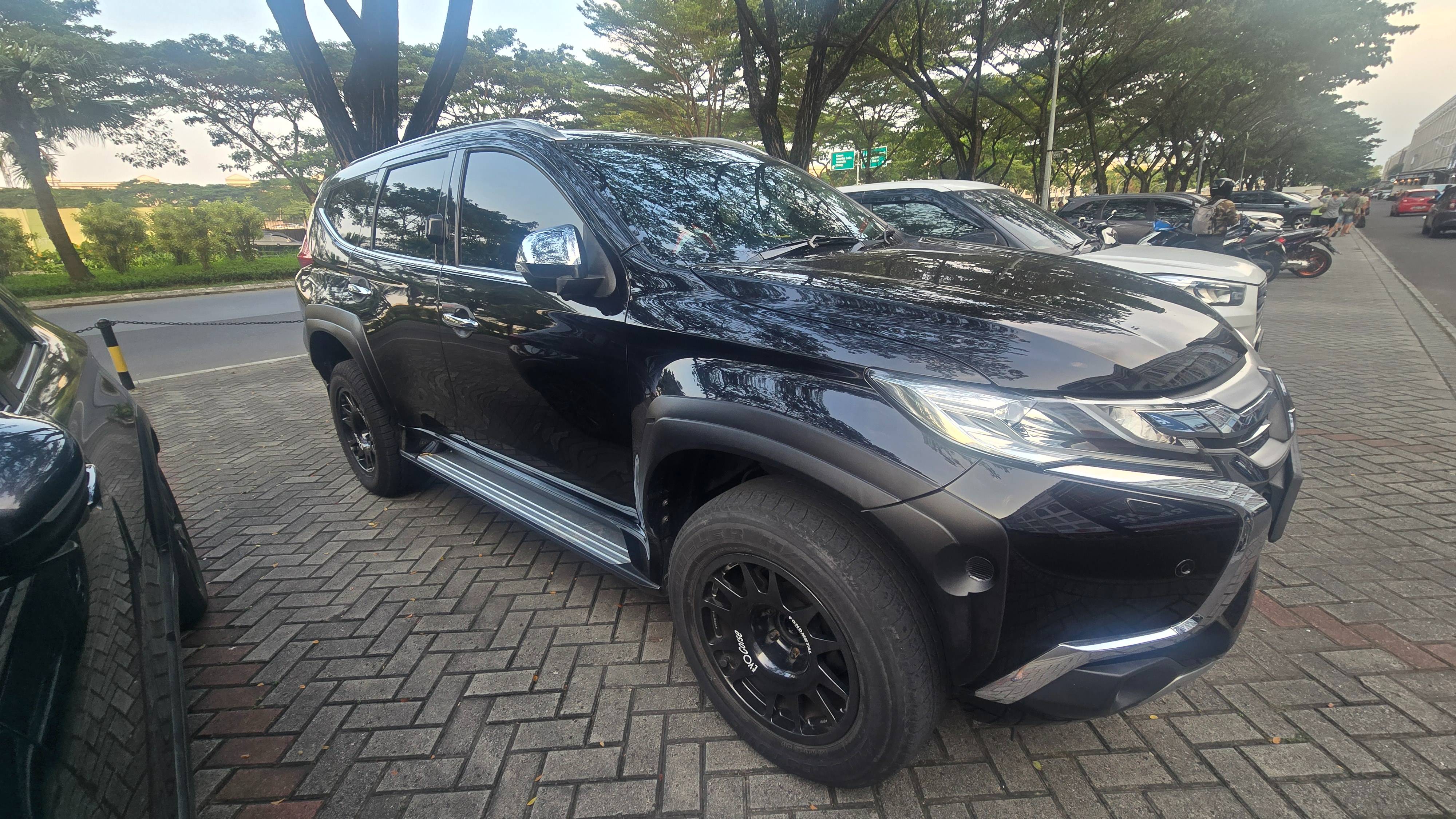 2019 Mitsubishi Pajero Sport Dakar AT 4x2 2019 Mitsubishi Pajero Sport Dakar AT 4x2