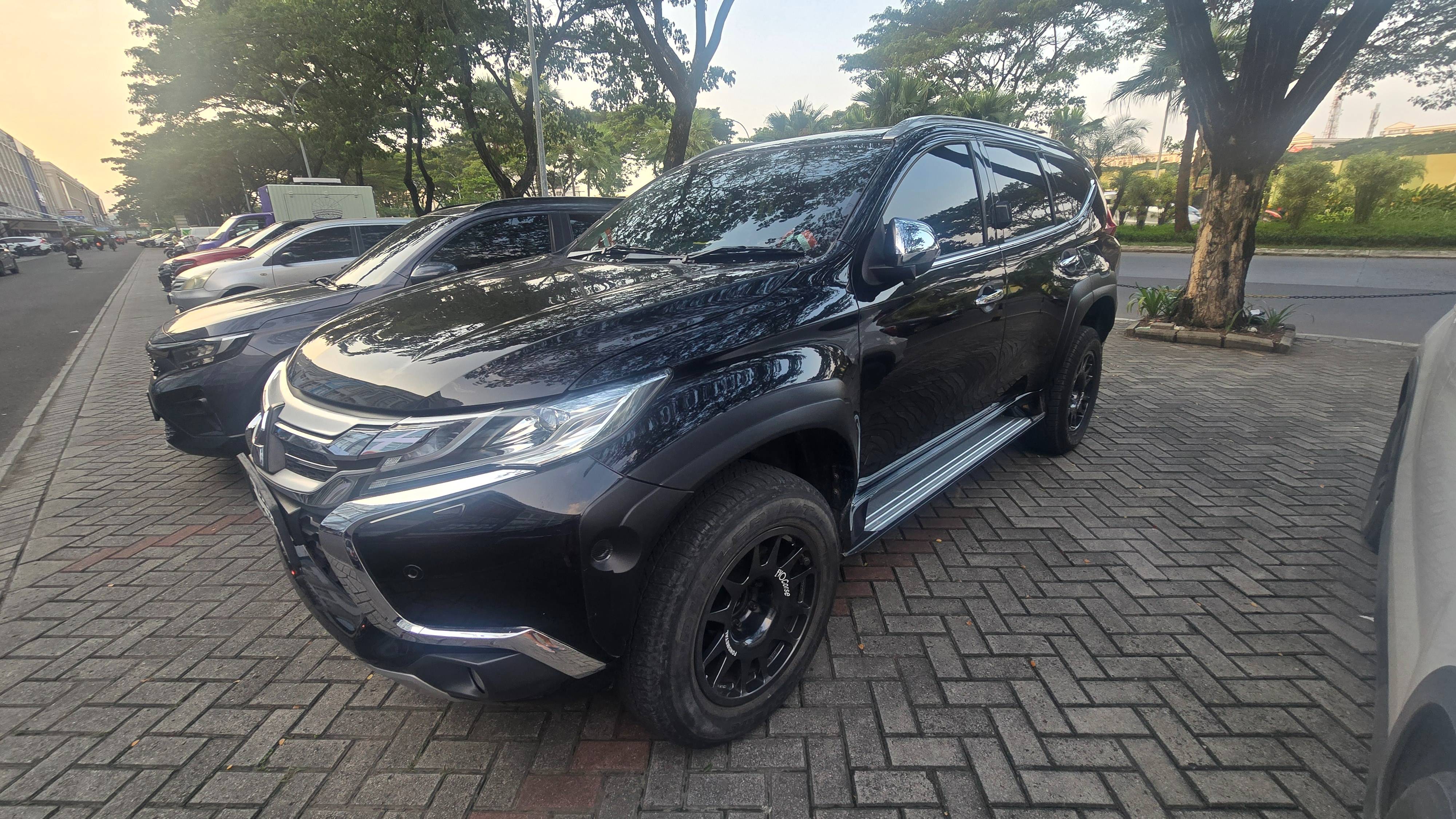 2019 Mitsubishi Pajero Sport Dakar AT 4x2 2019 Mitsubishi Pajero Sport Dakar AT 4x2