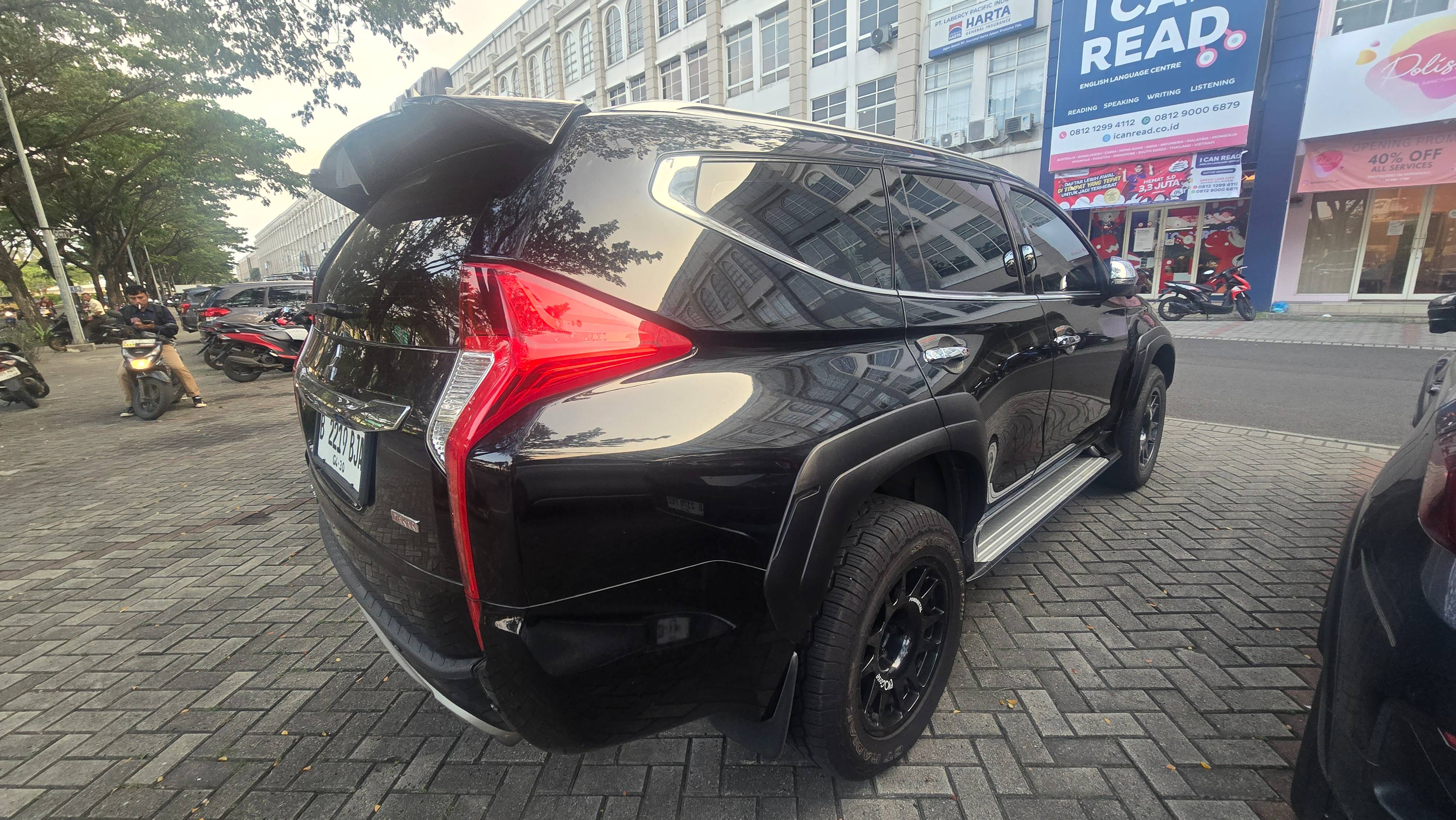 2019 Mitsubishi Pajero Sport Dakar AT 4x2 2019 Mitsubishi Pajero Sport Dakar AT 4x2