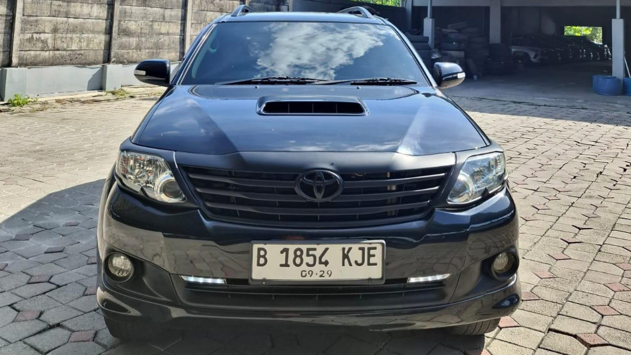 Second Hand 2014 Toyota Fortuner  2.5L G VNT TRD Diesel AT Second Hand 2014 Toyota Fortuner  2.5L G VNT TRD Diesel AT