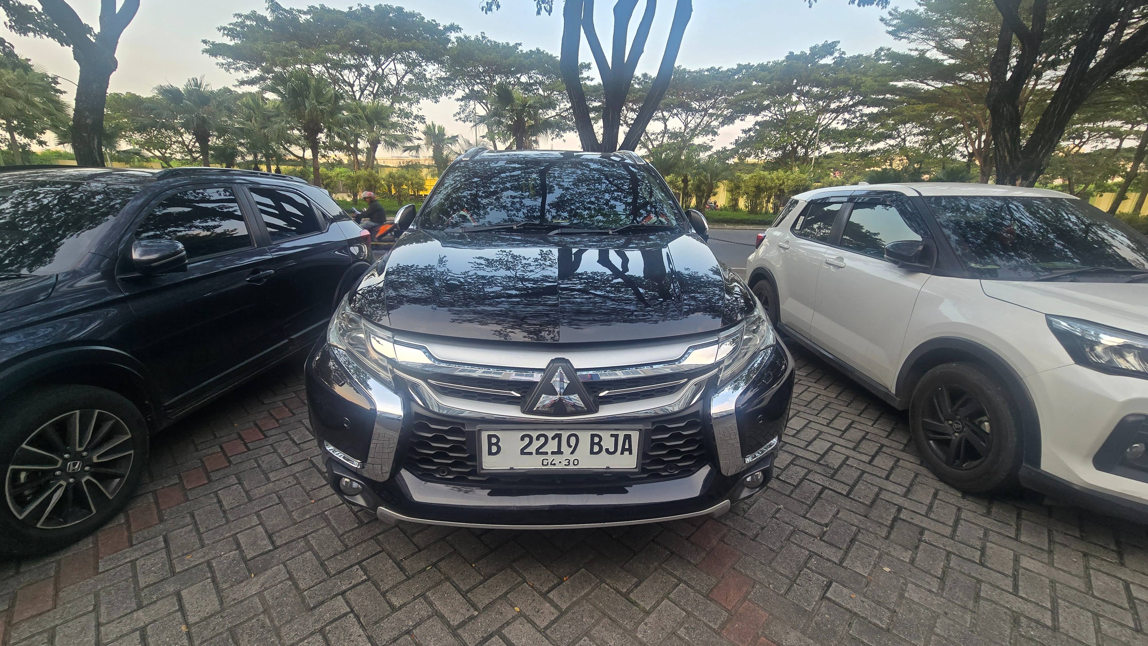 2019 Mitsubishi Pajero Sport Dakar AT 4x2 Bekas 2019 Mitsubishi Pajero Sport Dakar AT 4x2 Bekas