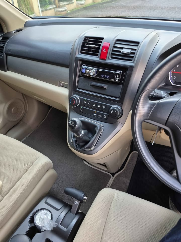 2011 Honda CR-V  2.0 MT 2011 Honda CR-V  2.0 MT