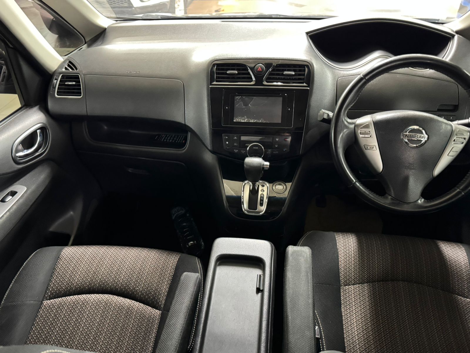 2015 Nissan Serena 2015 Nissan Serena
