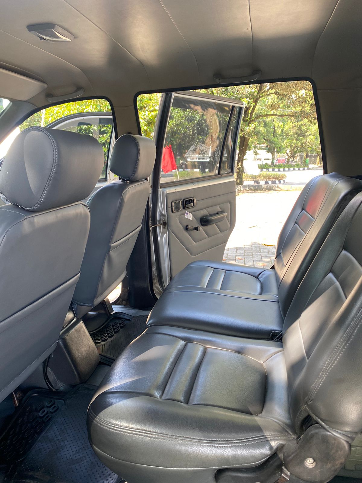 2005 Isuzu Panther LM 2.5L MT 2005 Isuzu Panther LM 2.5L MT