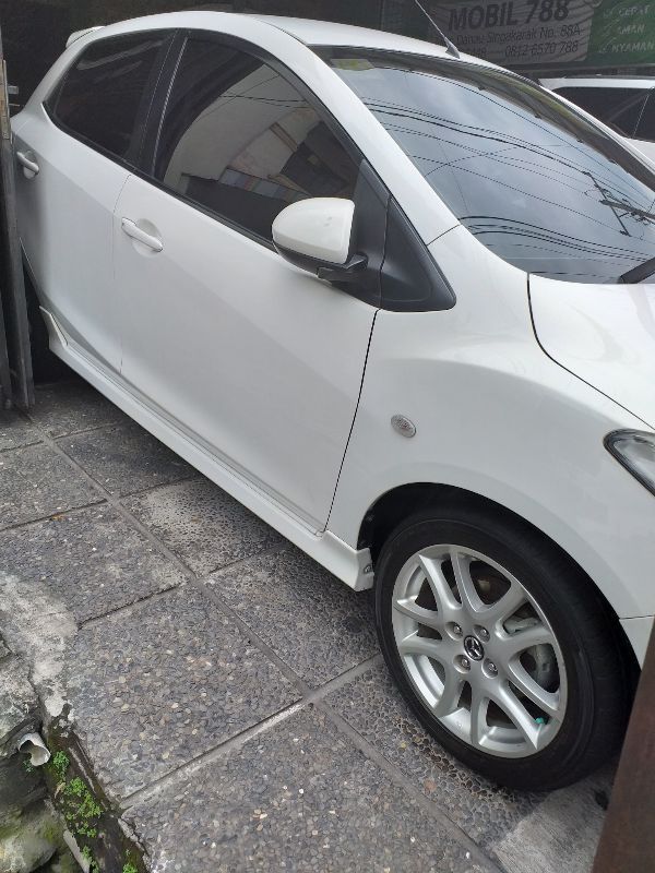 Used 2013 Mazda 2  R MT R MT for sale