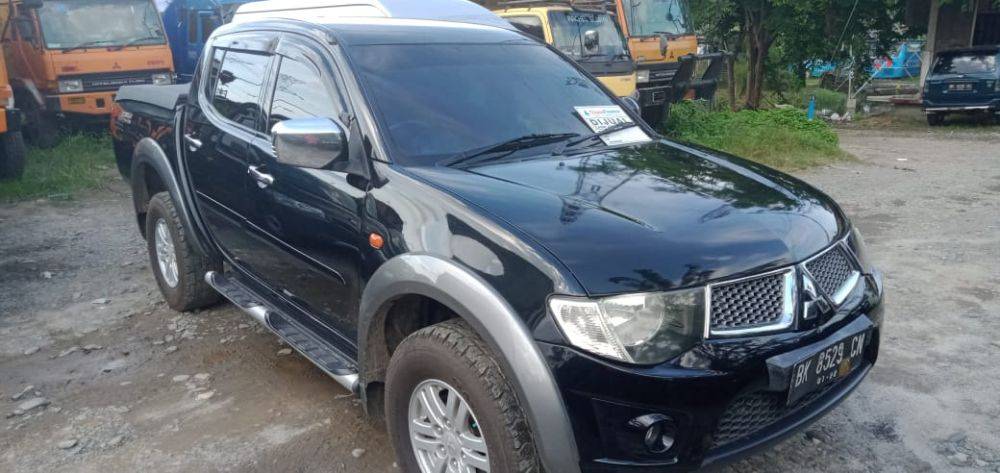 2011 Mitsubishi Triton Exceed MT Double Cab 4WD Exceed MT Double Cab 4WD bekas