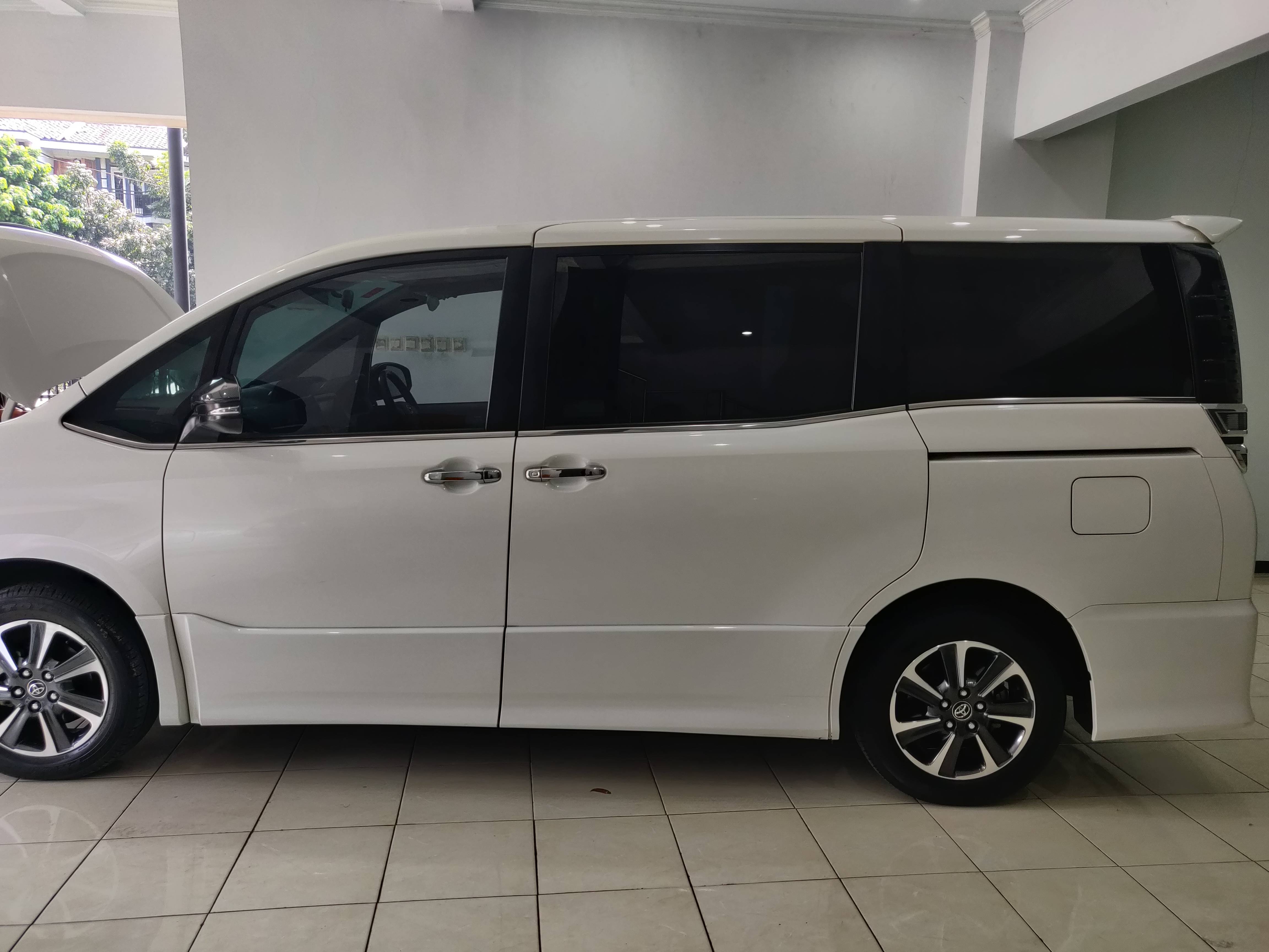 Dijual 2018 Toyota Voxy CVT CVT Bekas