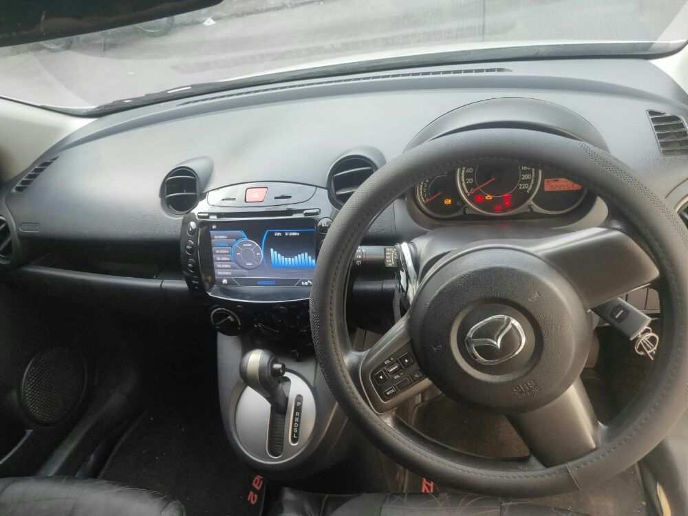 Old 2012 Mazda 2 Hatchback  HATCHBACK 1.5 V AT HATCHBACK 1.5 V AT
