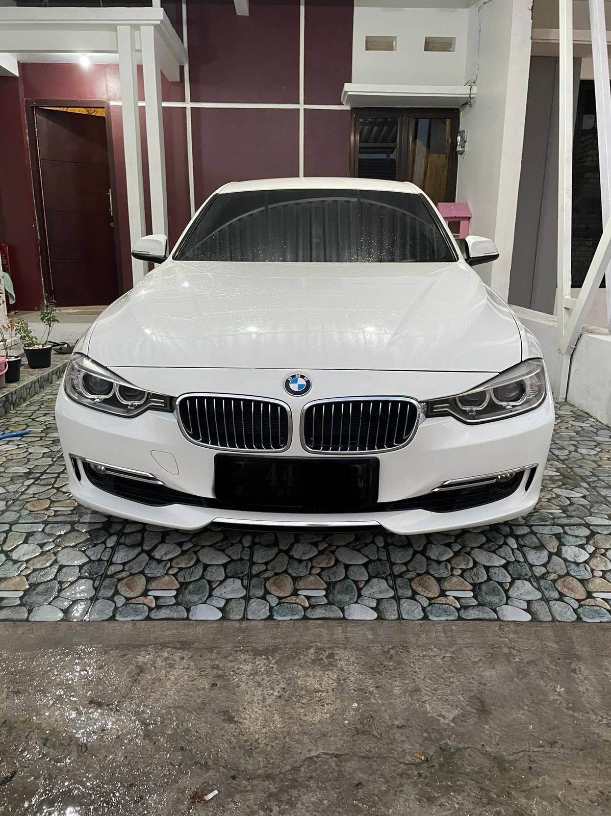Mobil bekas BMW 3 Series Sedan 2014