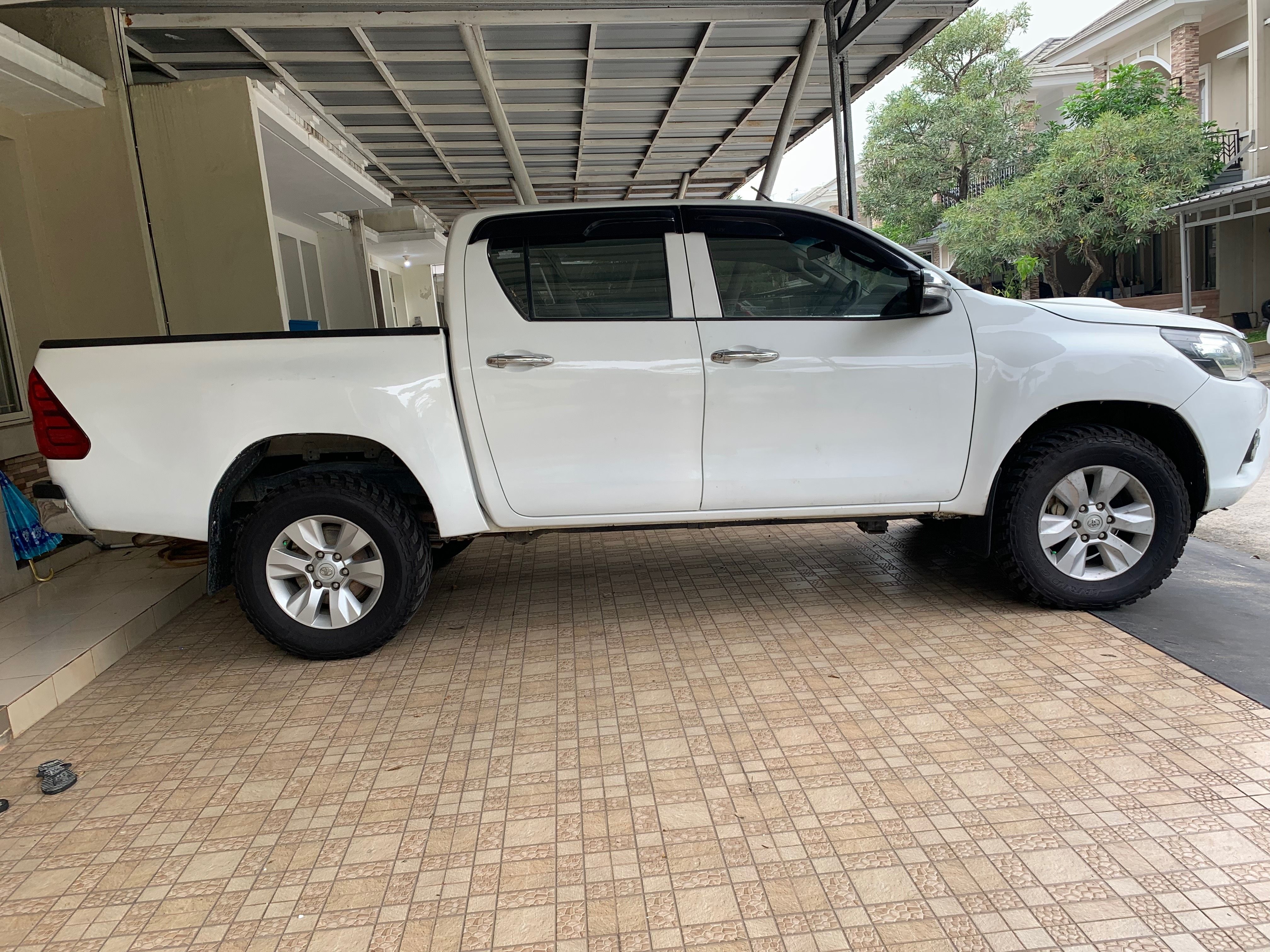 Old 2015 Toyota Hilux Double Cabin G 2.5L MT Double Cabin G 2.5L MT
