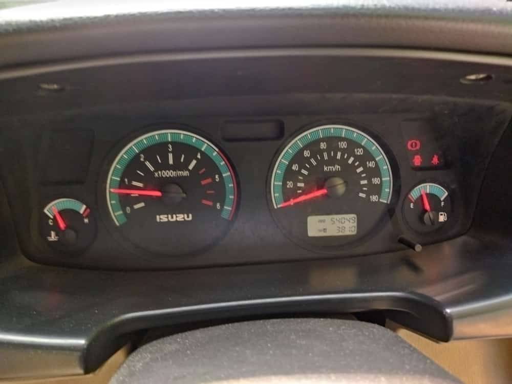 Dijual 2015 Isuzu Panther LV Turbo LV Turbo Bekas