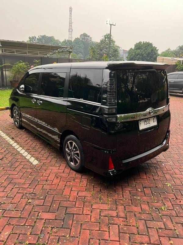 Dijual 2017 Toyota Voxy 2.0L AT 2.0L AT Bekas