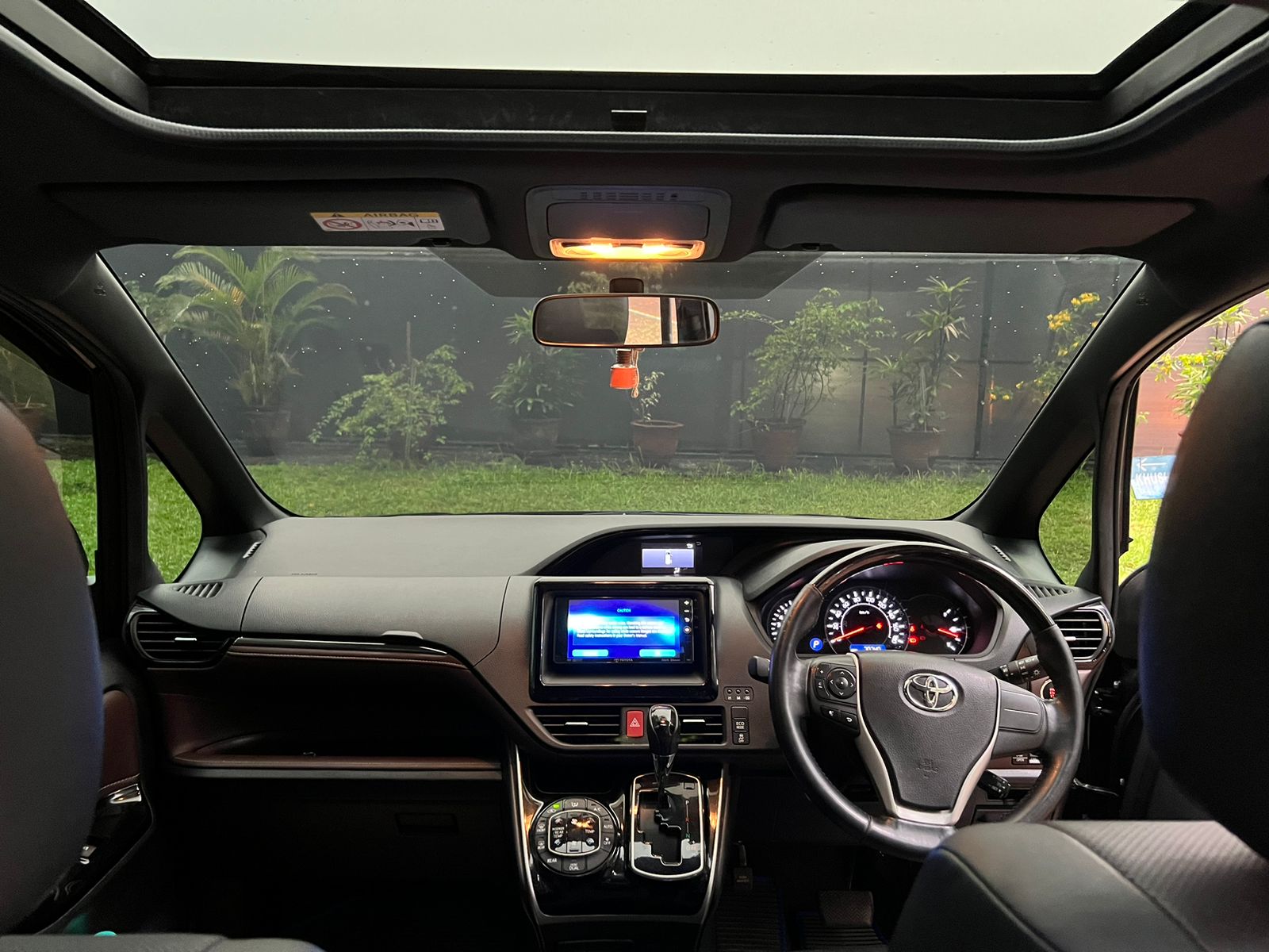 2017 Toyota Voxy 2.0L AT 2017 Toyota Voxy 2.0L AT